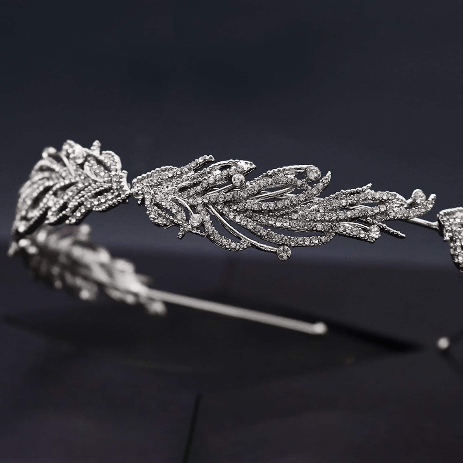 Debuut! Koningin Camilla draagt deze bijzondere tiara voor het eerst Debuut! Koningin Camilla draagt deze bijzondere tiara voor het eerst