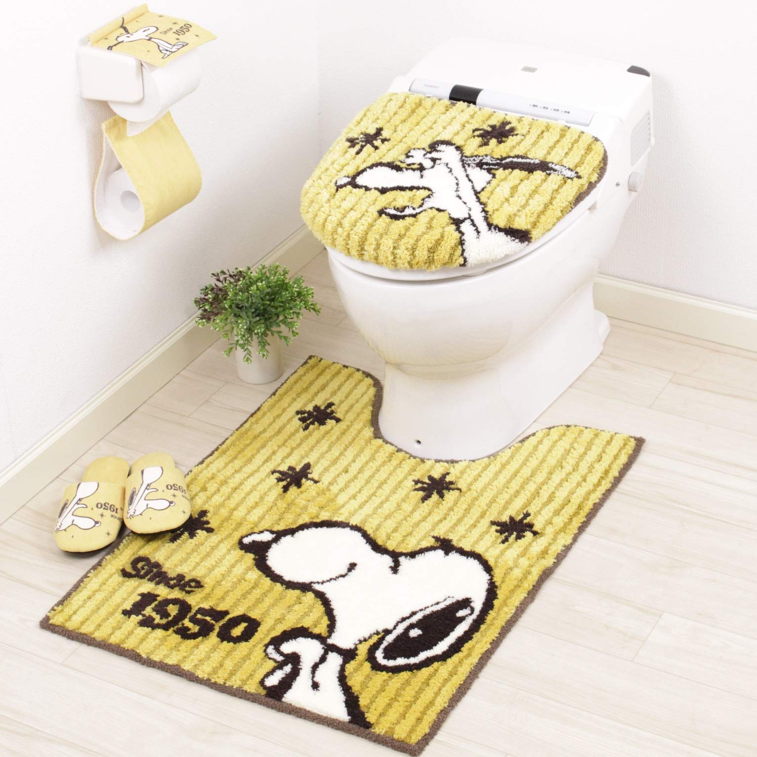 28日迄大特価 イエロー色　PEANUTS スヌーピー　トイレマットセット　新品 28日迄大特価 イエロー色 PEANUTS スヌーピー トイレマット