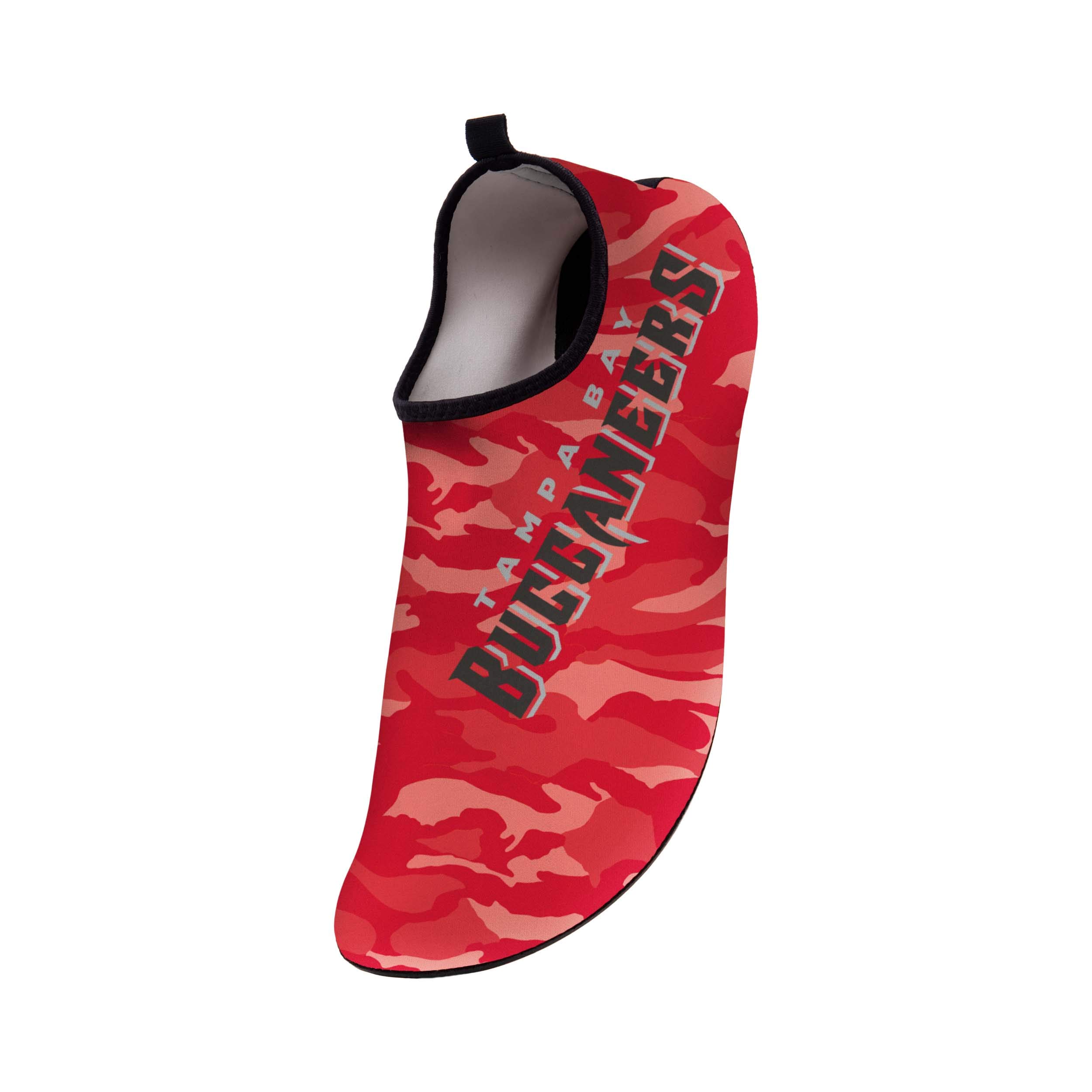 FOCO Men's NCAA &amp; NFL Team Camo Water Shoe