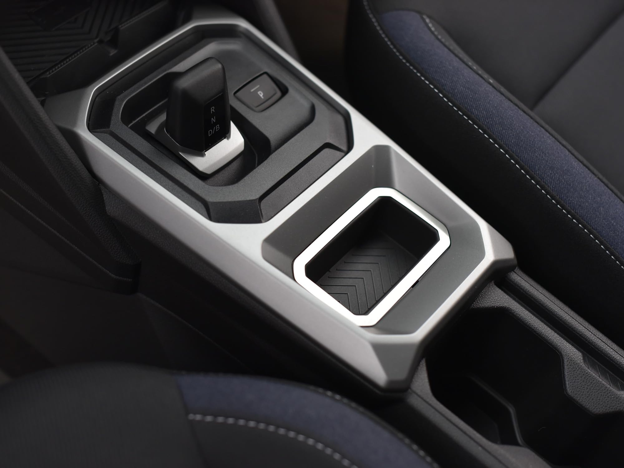 Couvercle en acier pour 2024+ Dacia.Duster III 3 (P1310) | Cadre de Décoration | 1 Pièce Inox Essential Expression Journey Extreme DUSTER Tuning Accessoires