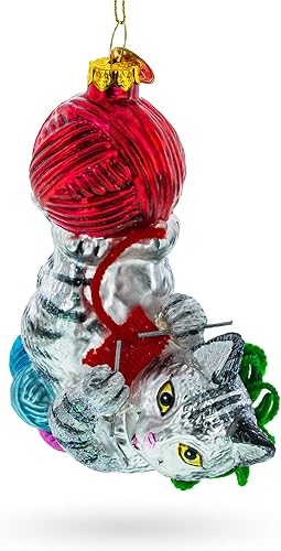 Miniatura 3 de BestPysanky Divertido adorno navideño de cristal para gatos jugando con hilo