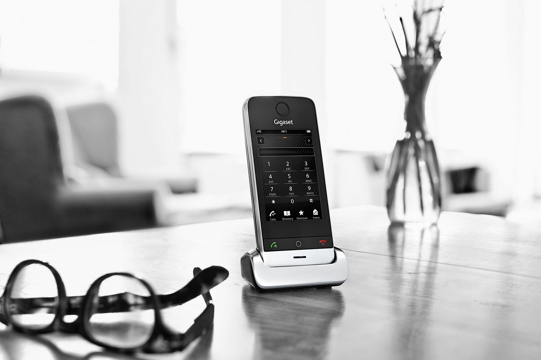 Gigaset SL910 - Schnurloses Design-Telefon - großes 3,2" Touchscreen - Full-Touch Benutzeroberfläche - edles Echtmetall-Rahmen - individuelle Menükonfiguration, pianoschwarz
