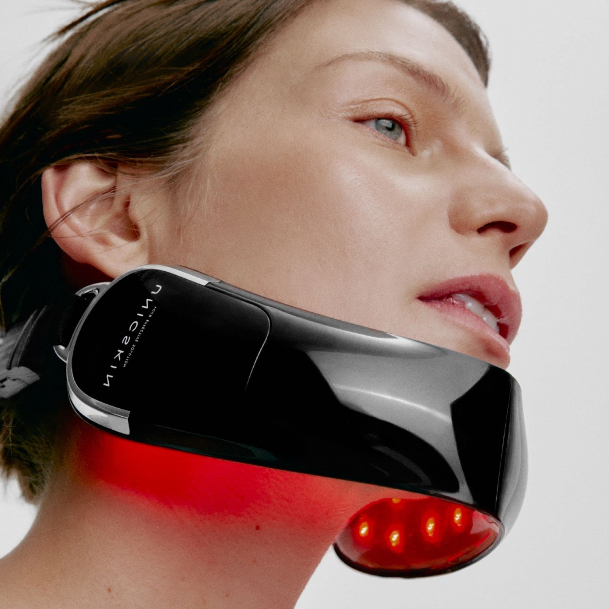 UNICSKIN - LED Gesichtsmaske für Hals und Kinn - Unicled Neck & Chin Mask - Triple Action Hilft, den Hals zu Verjüngen und das Gesichtsoval Neu zu Definieren - Für Straffere und Festere Haut