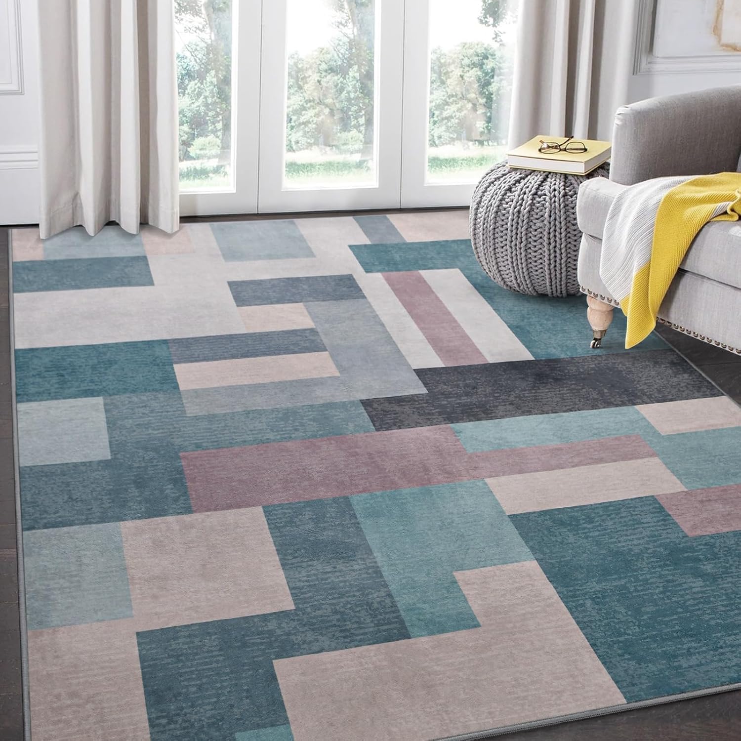 Tapis de salon moderne pour réveiller une décoration de maison terne