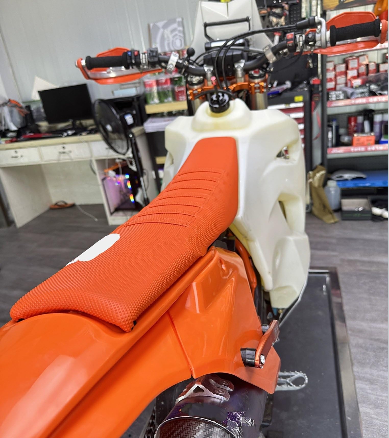 Poduszka Poduszka do siedzenia ławki Motocross antypoślizgowa wodoodporna kompletna podkładka na siedzenie pasuje do SX SXF SX250 XC 125 150 250 450 Motocykl Siedzisko(Normal black)