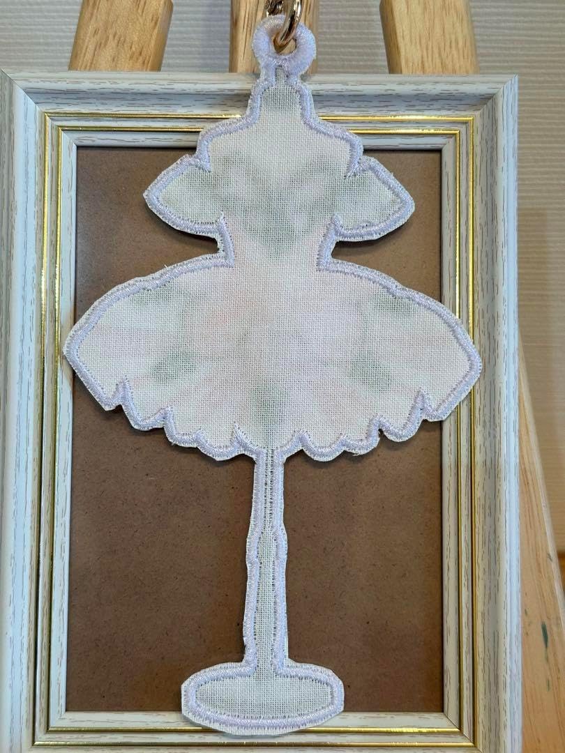 グッズ・雑貨＞バレリーナ・クリスタルドレス・チャーム＆キーチェーン バレリーナ刺繍ストラップ バレエチャーム バレエキーホルダー