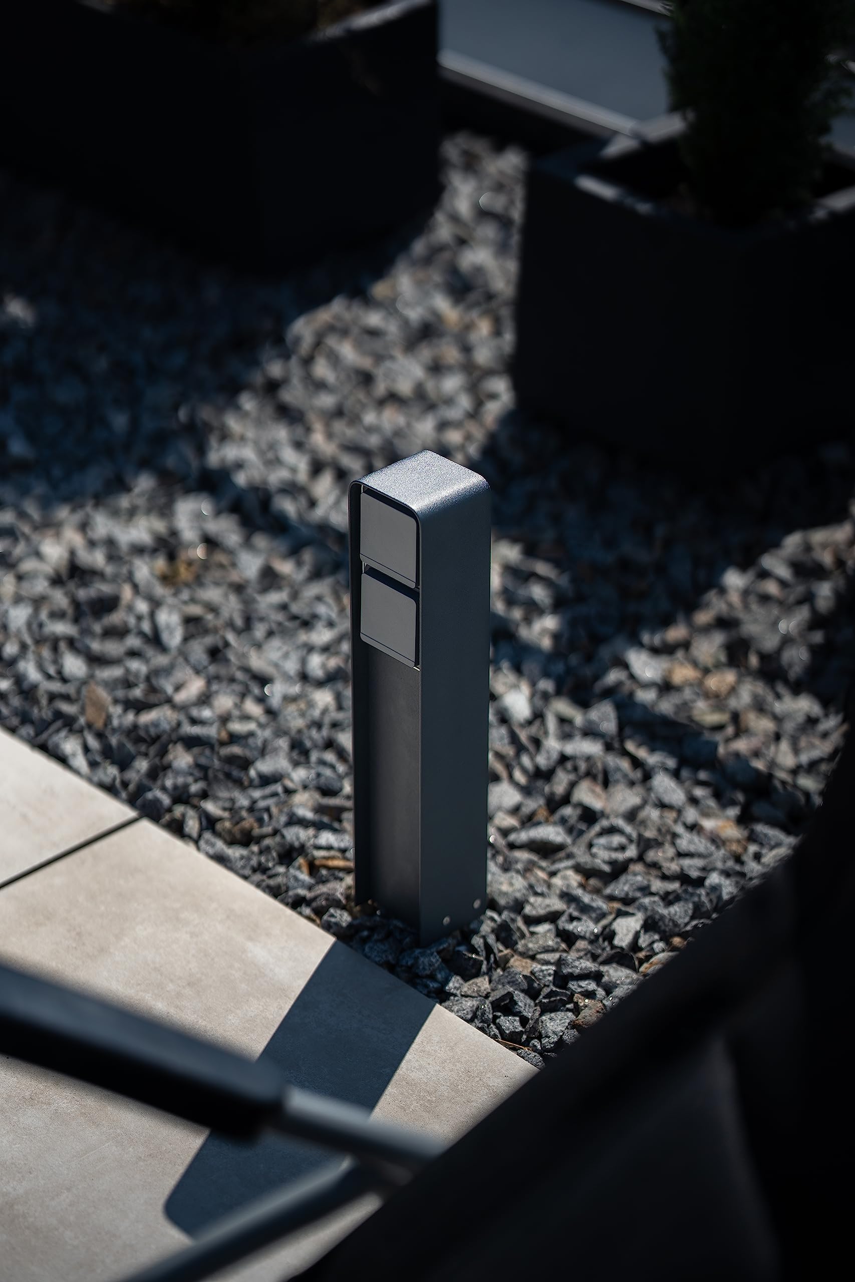 Steckdosensäule (Anthrazit) | Außensteckdose wetterfest IP55, Edelstahl, Modernes Design & Premium Qualität