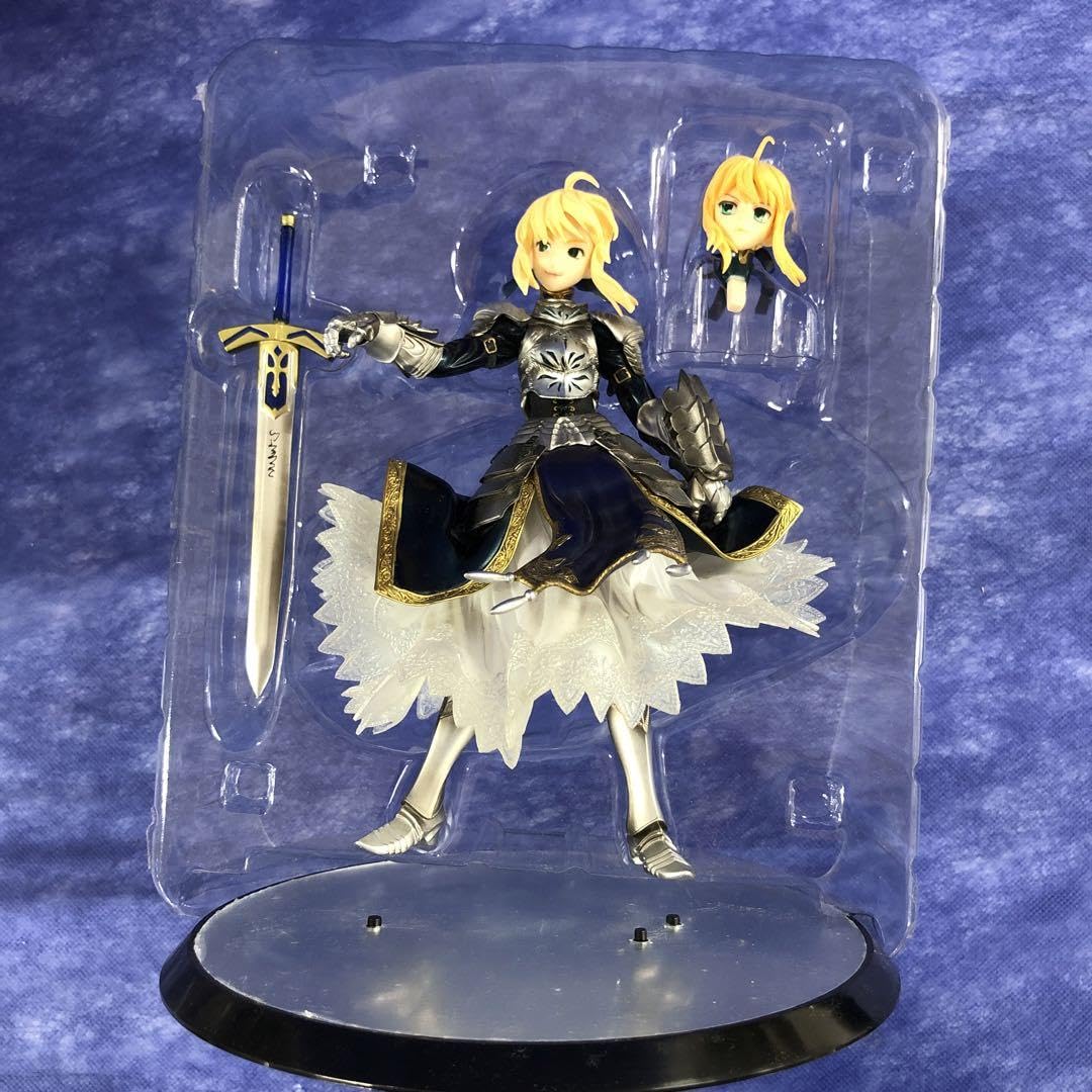 美品   Fate stay night   1/8 Amazon.com: Fate/ Stay Night: Saber 1/8 PVC (Good Smile