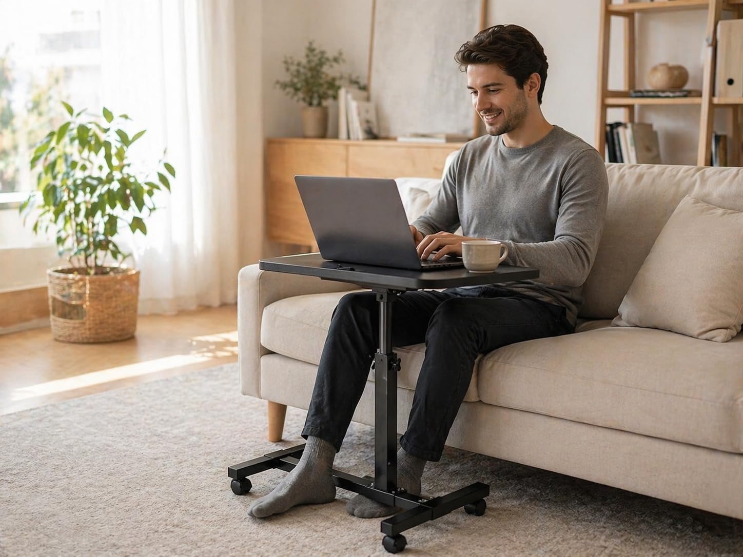 Generico Tavolino Laptop Regolabile con Ruote, Tavolo PC per Divano e Letto, Altezza Regolabile 59–89 cm, Tavolino Porta Notebook Girevole 360°, Scrivania Salvaspazio per Casa Ufficio