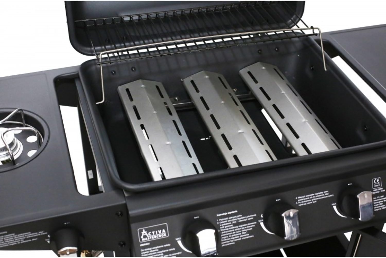 Di jero view of the Activa Mastercook CALIFORNIA Gas Grill showing the cast iron grates and burner covers.