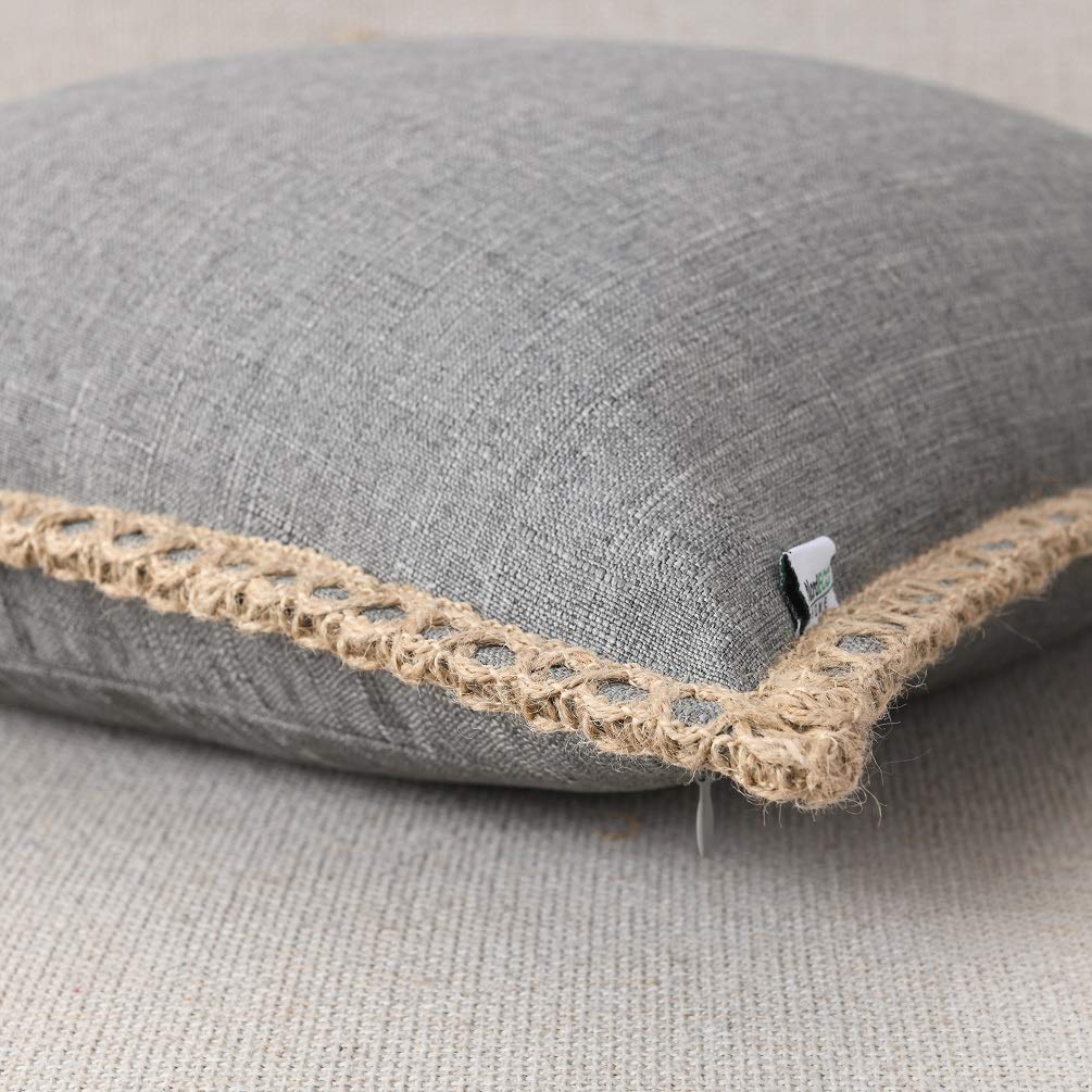 Juego de 2 fundas de cojín de estilo rústico – Fundas de cojín decorativas con ribete de arpillera de lino, para decoración de cama, hogar y exteriores (2 unidades, 65 x 65 cm, gris 3/borde de lino) | Juego de 2 fundas de cojín de arpillera con bordes a m