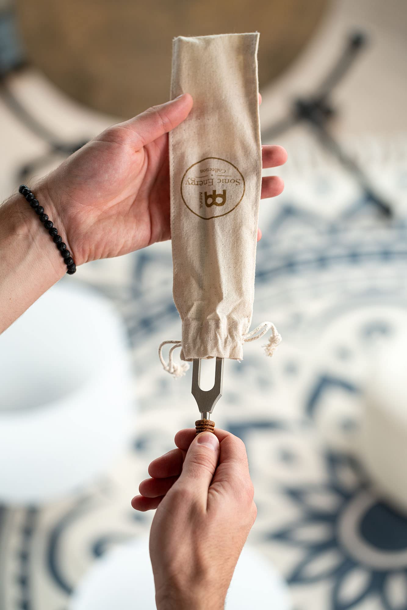 Sonic Energy Planeten Therapie Stimmgabel, Lilith (TTF-M-L) | 123,02 Hz, Ton H2, 25,1 cm lang, 130 g, in Deutschland gefertigt, inkl. Hülle, vernickelter Stahl, Korkgriff