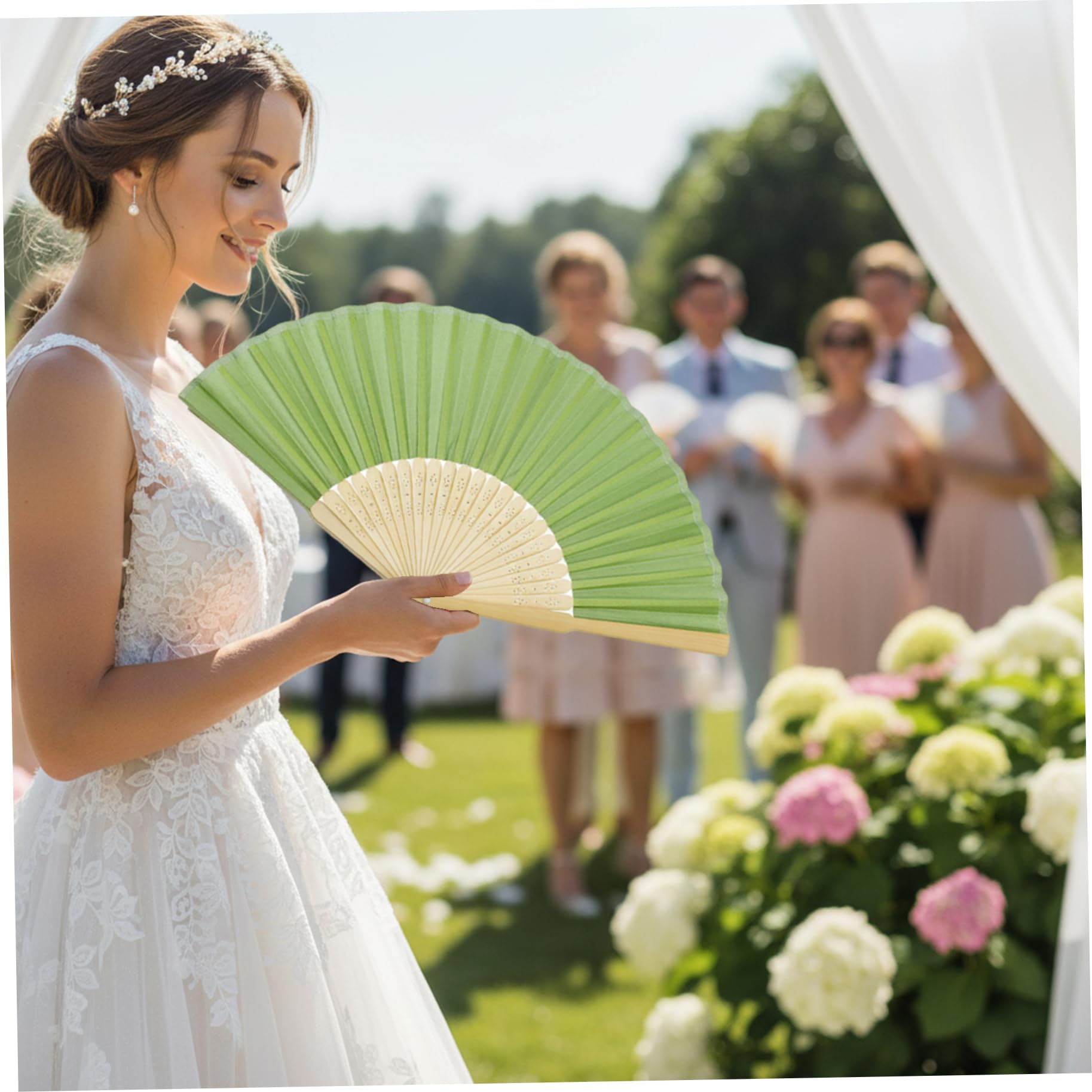 25er-Pack Faltbare Handfächer, Bambus-Seiden-Hochzeitsfächer für Gäste, tragbare 15-Zoll-dekorative chinesische Fächer für Partygeschenke und Heimdekoration, grün