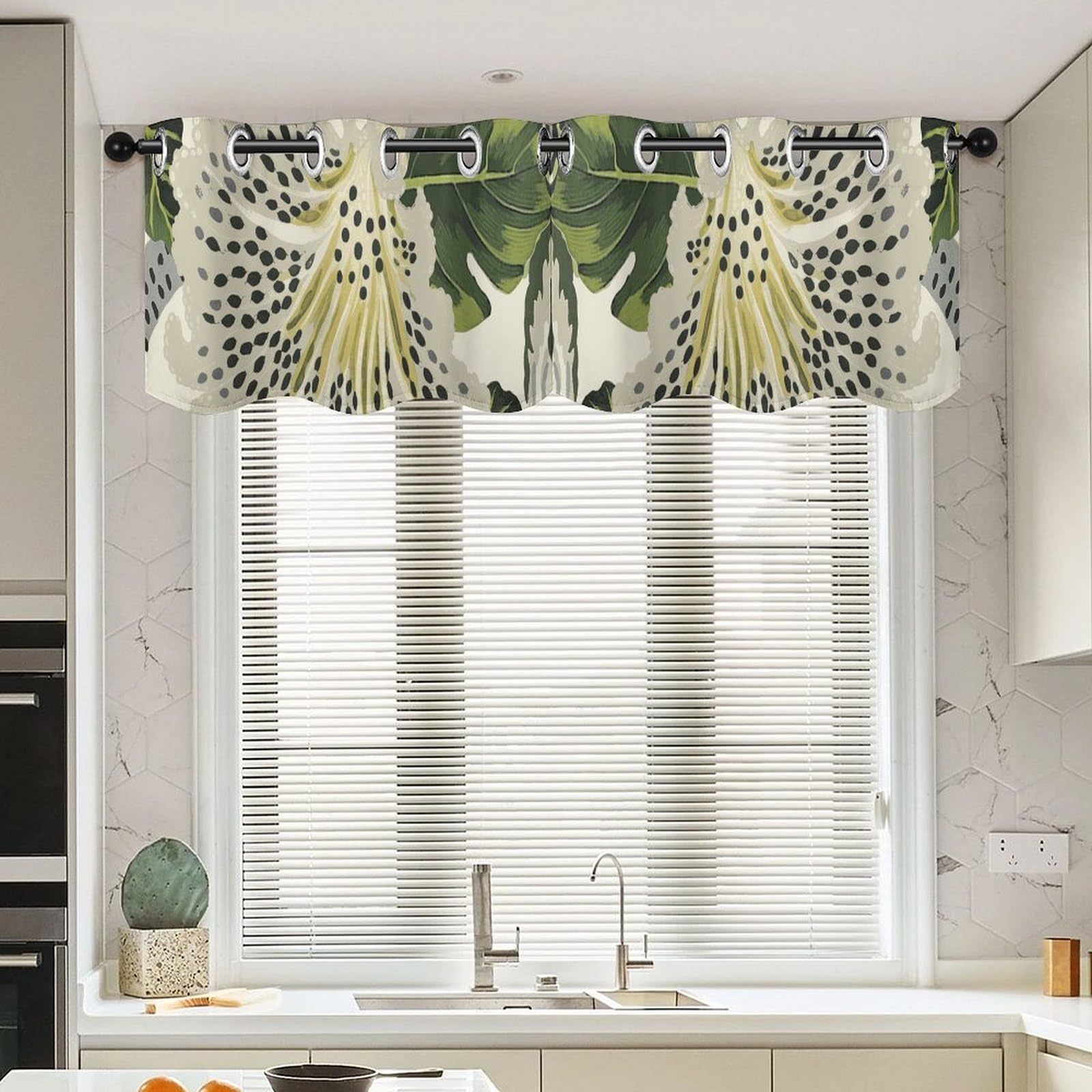 Cantonnière de cuisine florale pour illuminer votre décoration de salon