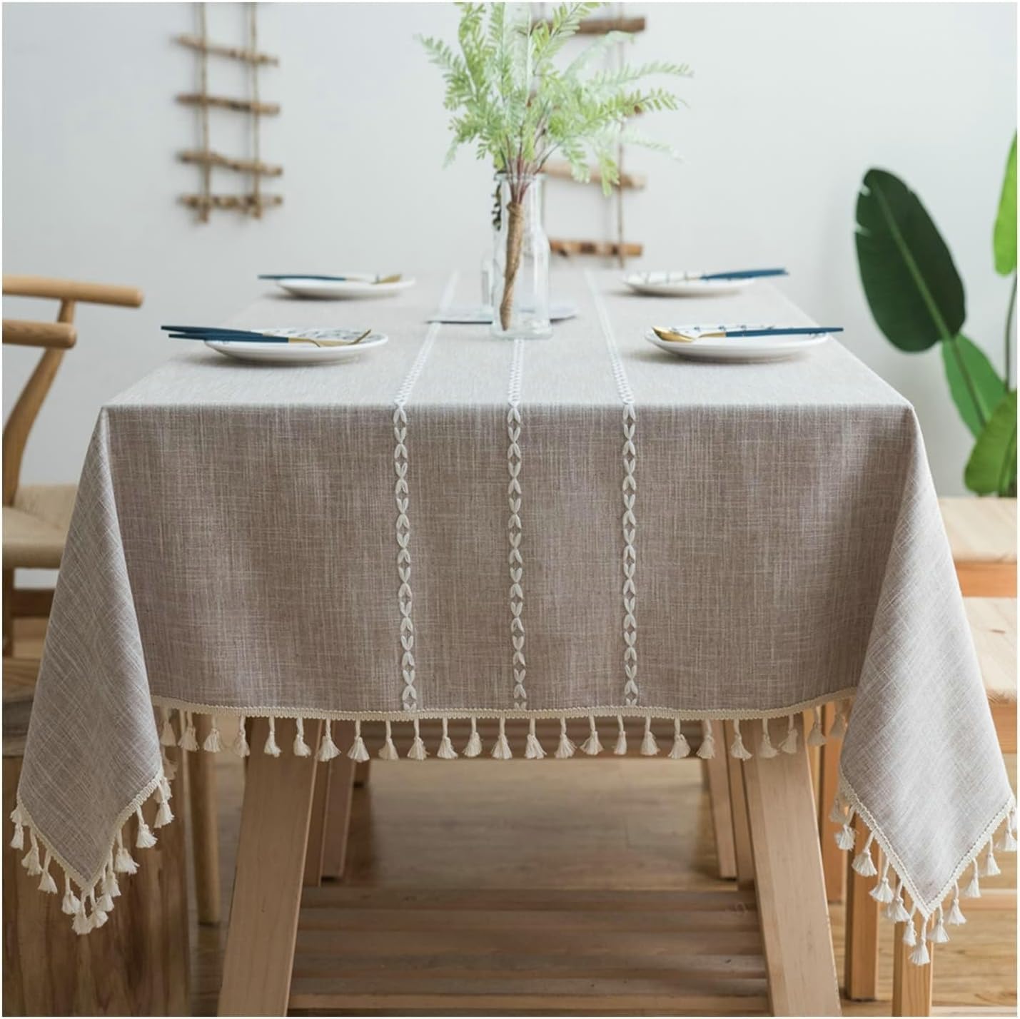 Nappe rectangulaire en polyester gris clair brodé antidérapant
