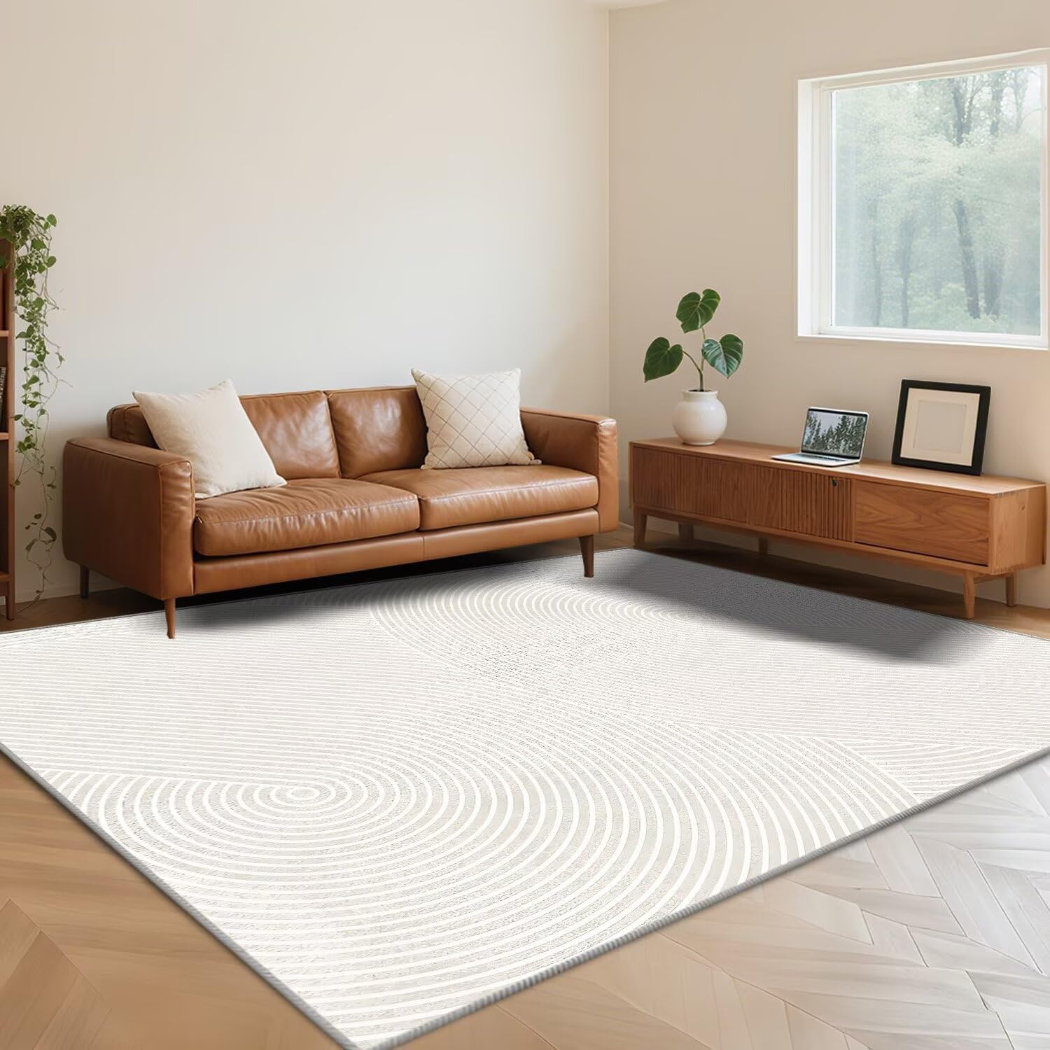 Tapis de salon confortable blanc pour créer un coin lecture cocooning