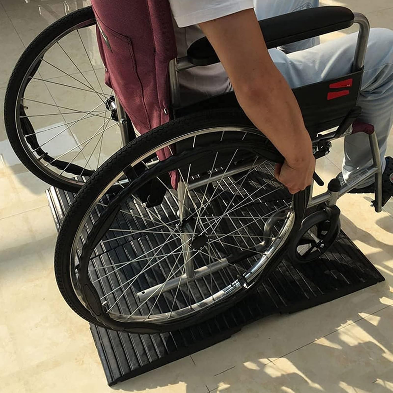 Rampe d'accès pour Fauteuil Roulant, Rampe en Caoutchouc, Portable Antidérapantes Rampes de Seuil de Pont, pour Voiture, Moto, Marcheur