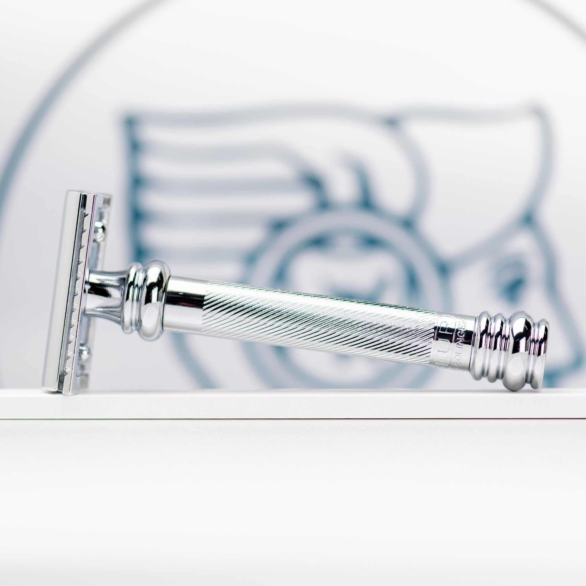 MERKUR Rasoio 38C | Barber Pole cromato lucido | rasoio a due pezzi con taglio dritto | pettine chiuso | ideale per rasatura a umido | zinco pressofuso | manico in ottone | Made in Germany