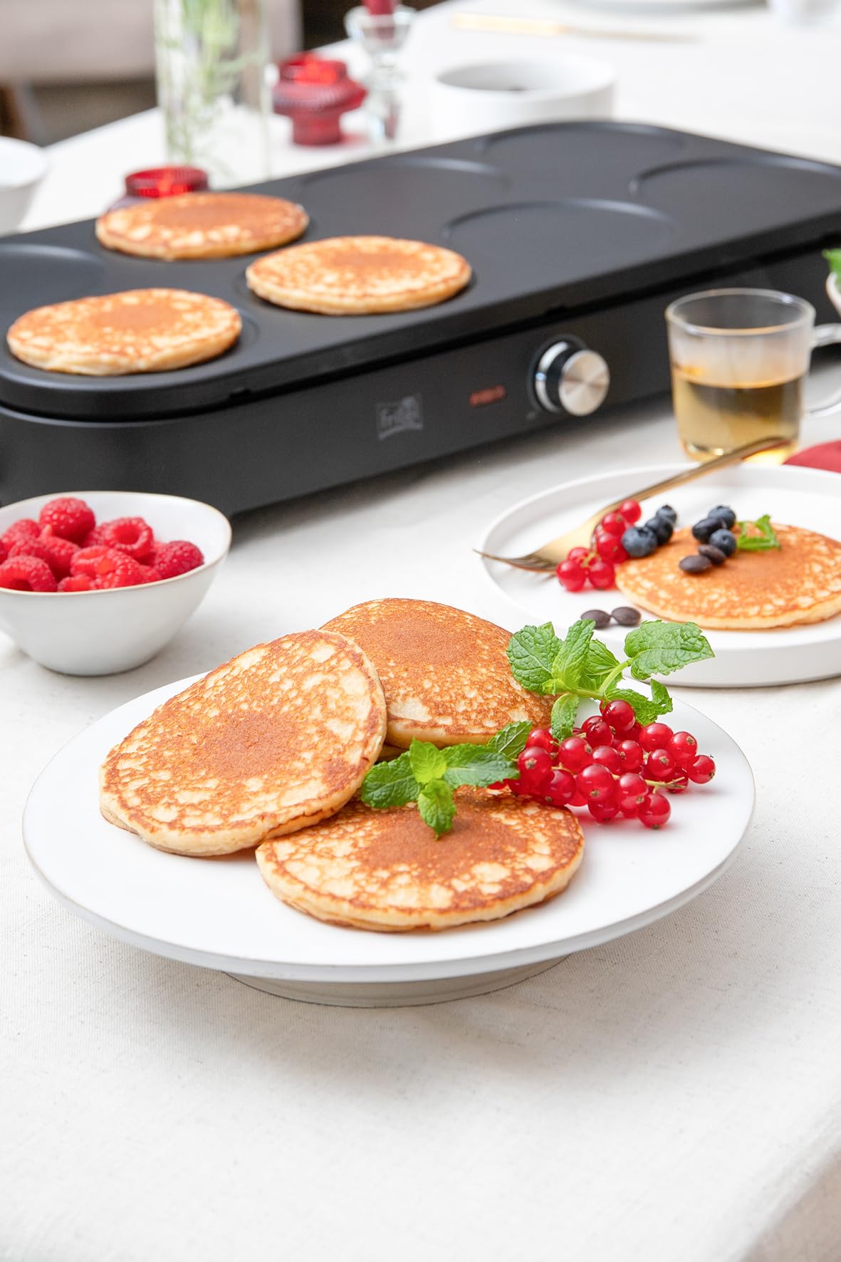 Fritel PM 2260 Pancake Maker - crêpière - sucré ou salé - 8 pièces par cuisson - petites crêpes de 15 cm de diamètre - Sans PFAS - 1500 watts - 1 à 8 personnes