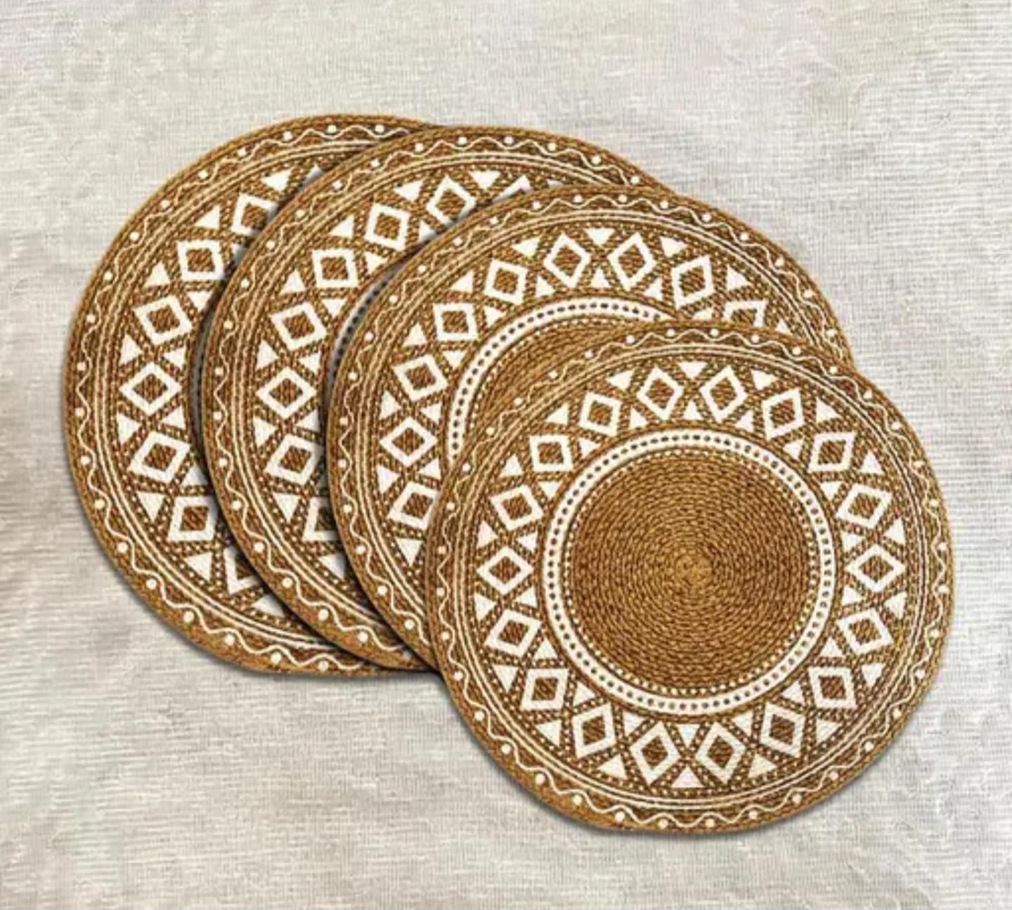 Set de table rond en jute motif géométrique pour repas bohème