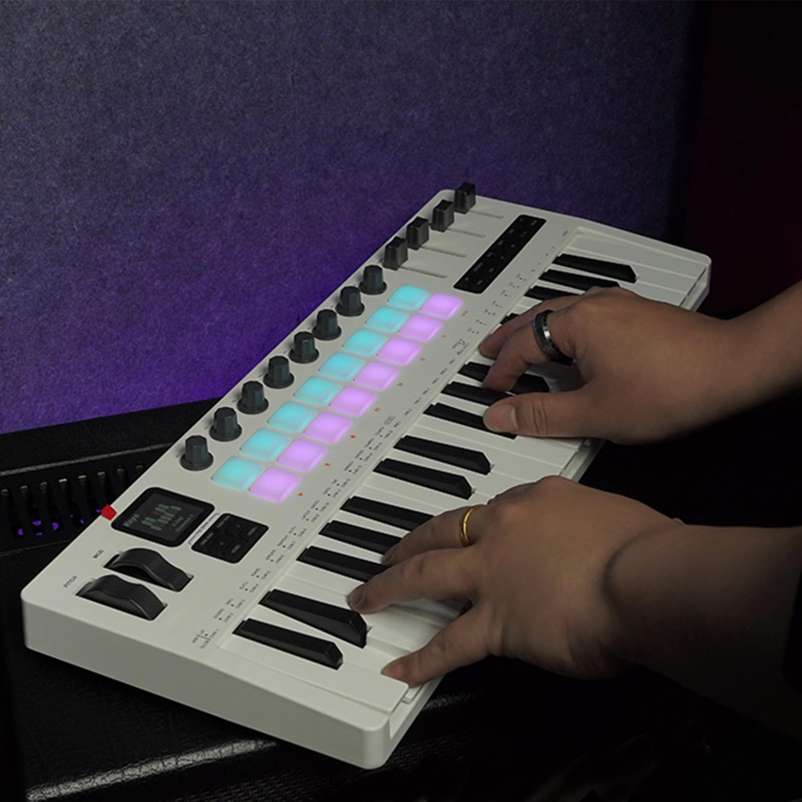 Btuty MIDI Controller 37 Tasten, MIDI Keyboard mit 16 RGB Drum Pads, 8 Reglern & 4 Fadern, BT MIDI, USB Musikproduktionscontroller für DAW, Windows, Mac, iOS & Android