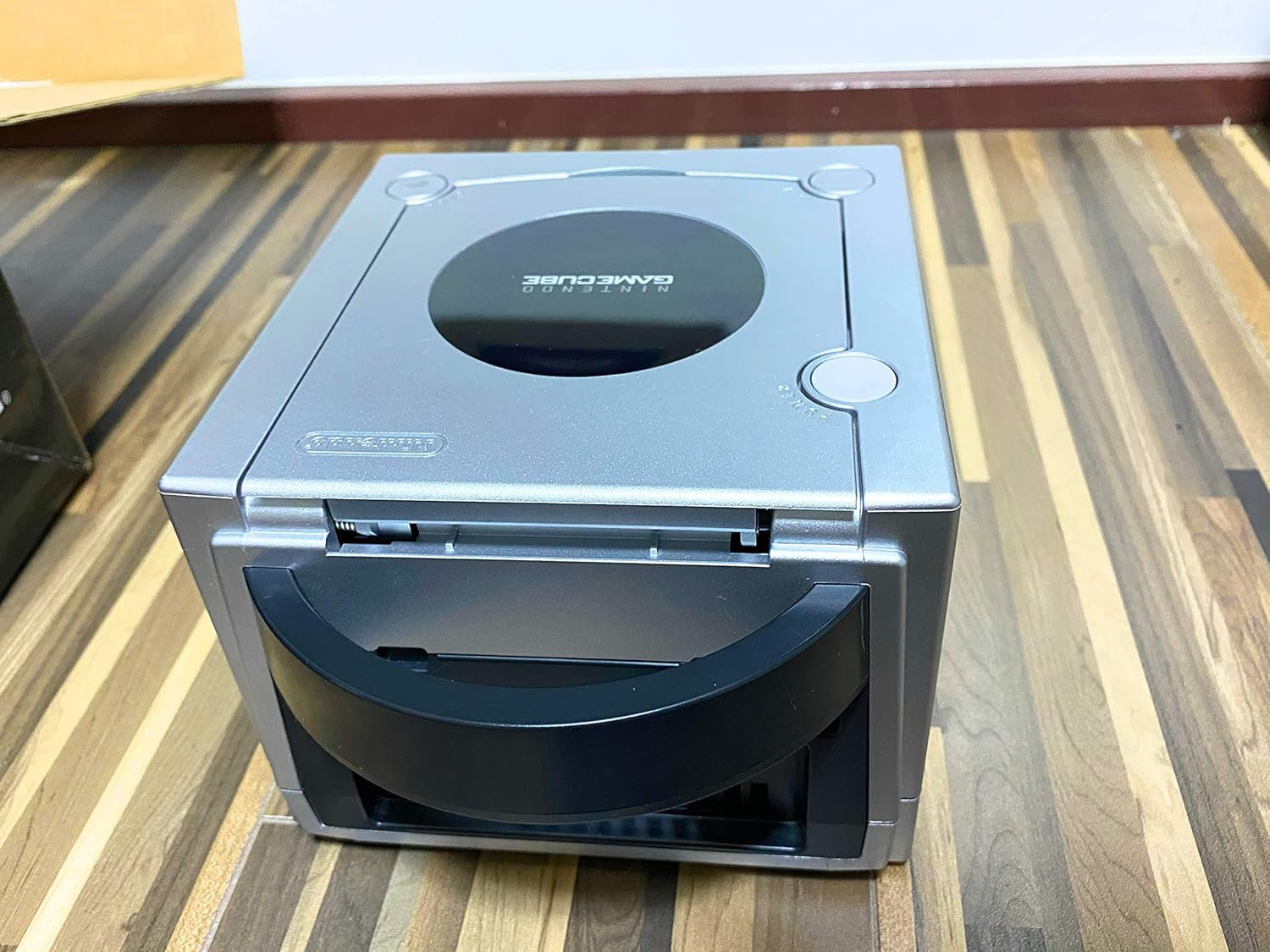 NINTENDO GAMECUBE シルバー【メーカー生産終了】