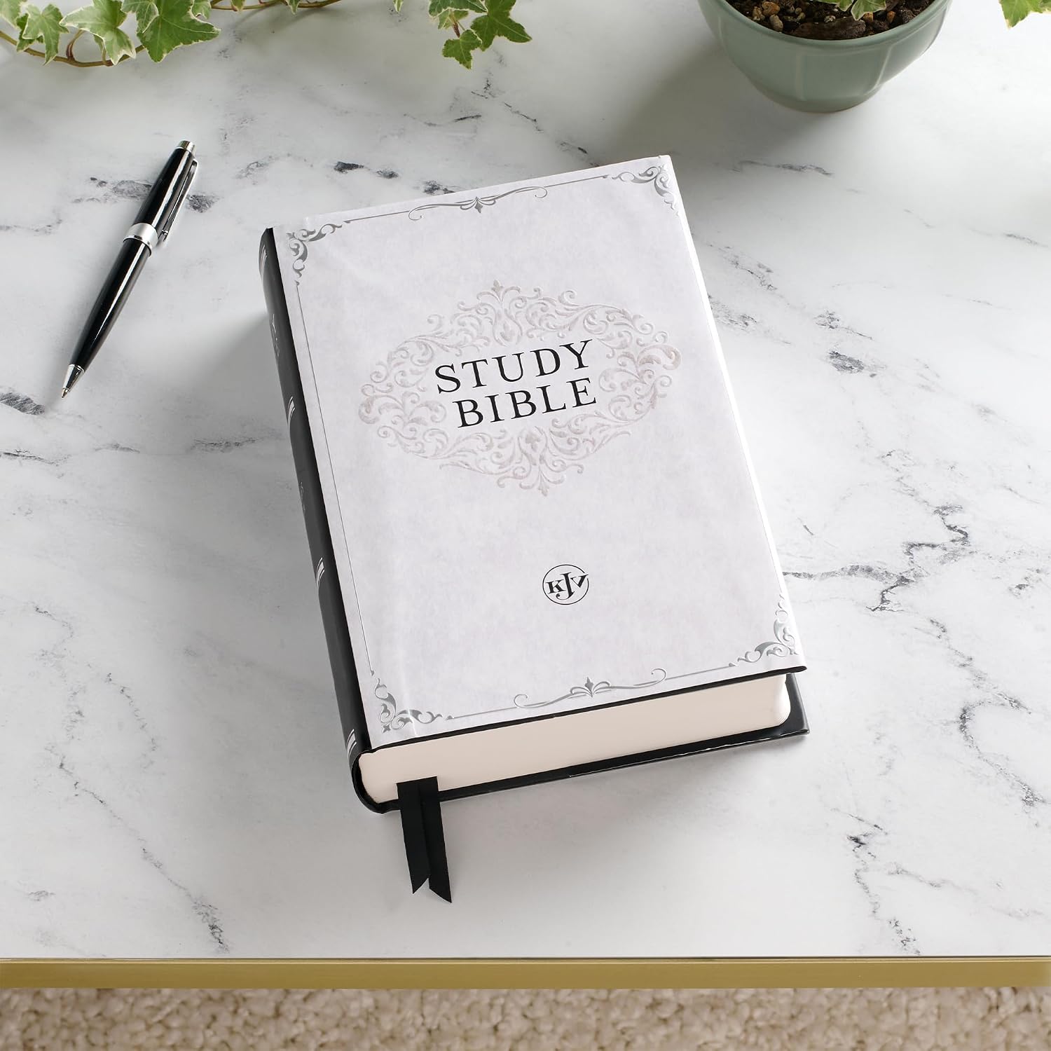 KJV Study Bible, Standard King James Version Holy Bible, Faux Leather Black Hardcover (KJV Standard Study Editions)