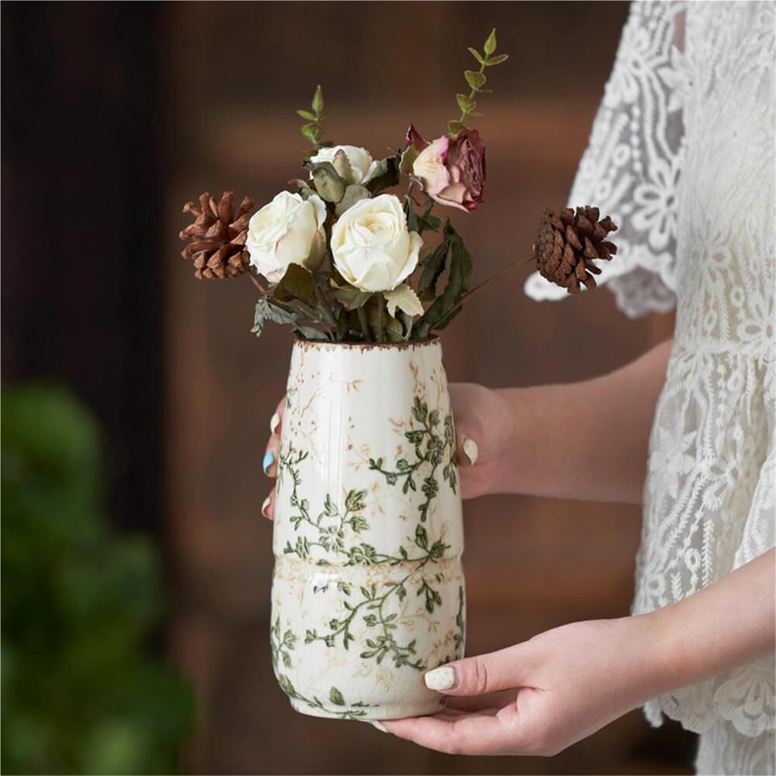 Vase en céramique vert vintage pour valoriser vos bouquets