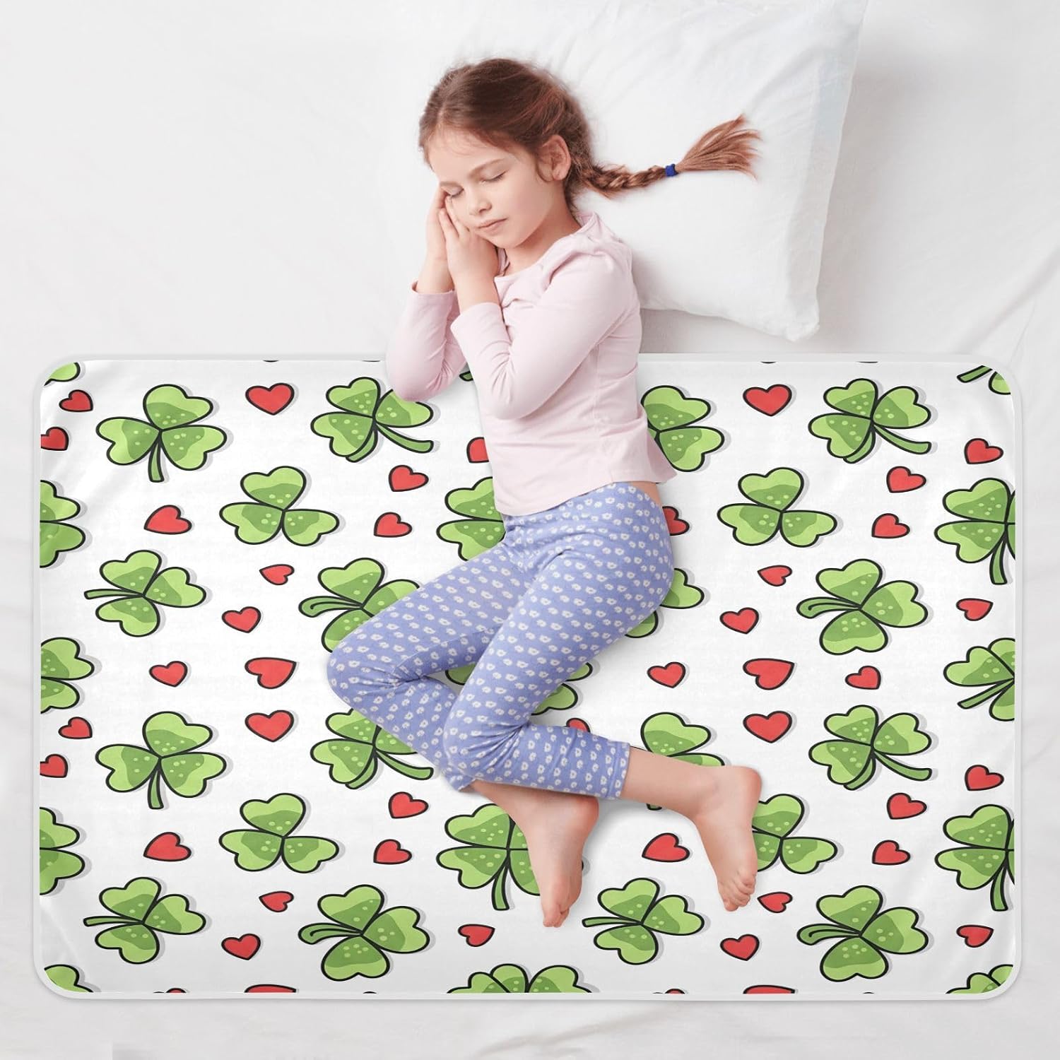 CEBUGI 34” x 52”Washable Underpads Heavy Absorbency Waterproof Incontinence Bed Pads St. Patrick's Day Clover Pee Pads for Adults Kids and Baby