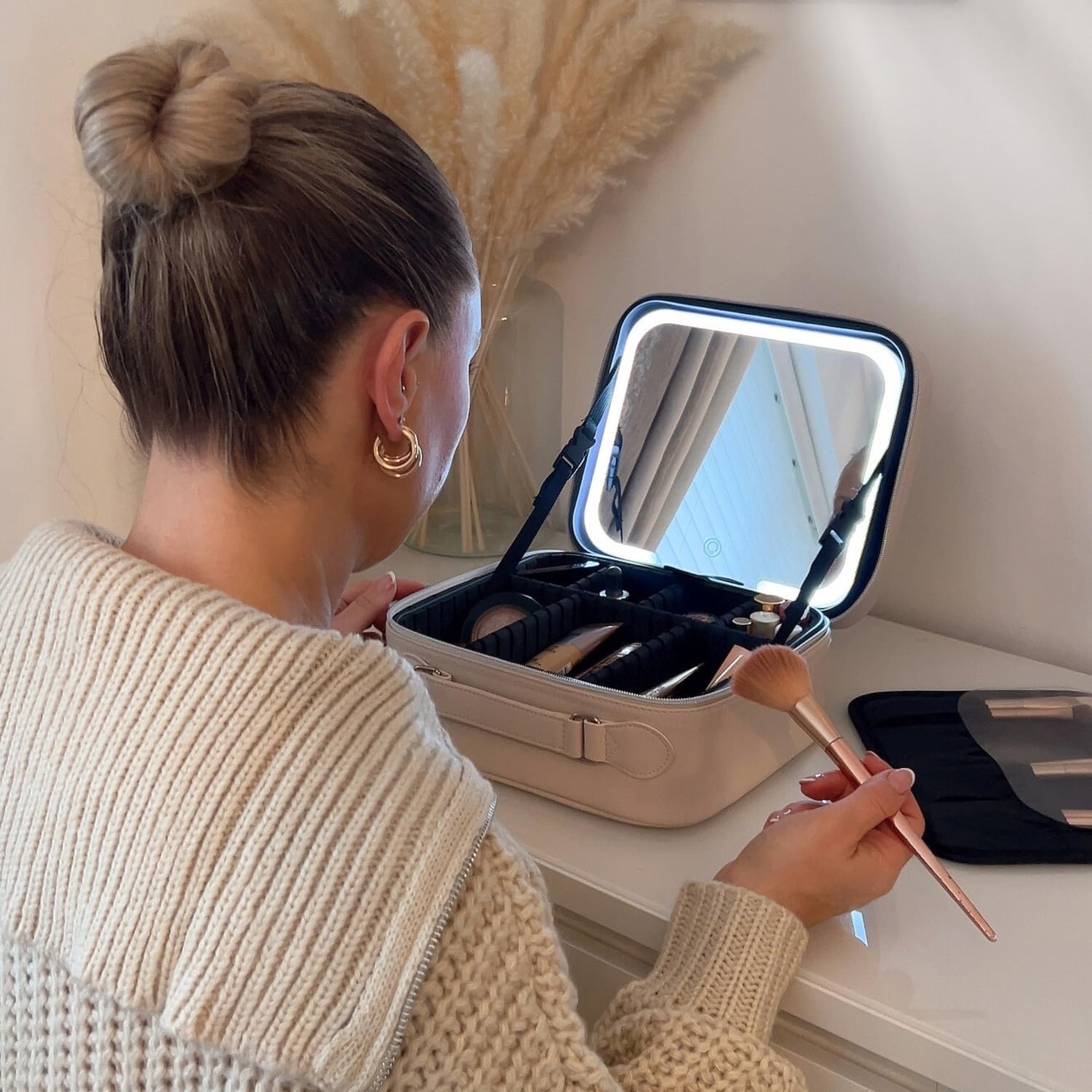SENSSE Glow Up Case LED Make-up Reisekoffer mit Spiegel - Kosmetik-Organizer mit verstellbarem Licht, 3 Beleuchtungsmodi, Touch-Dimmbarer HD-Spiegel, wiederaufladbarer 2000-mAh-Akku und verstellbare