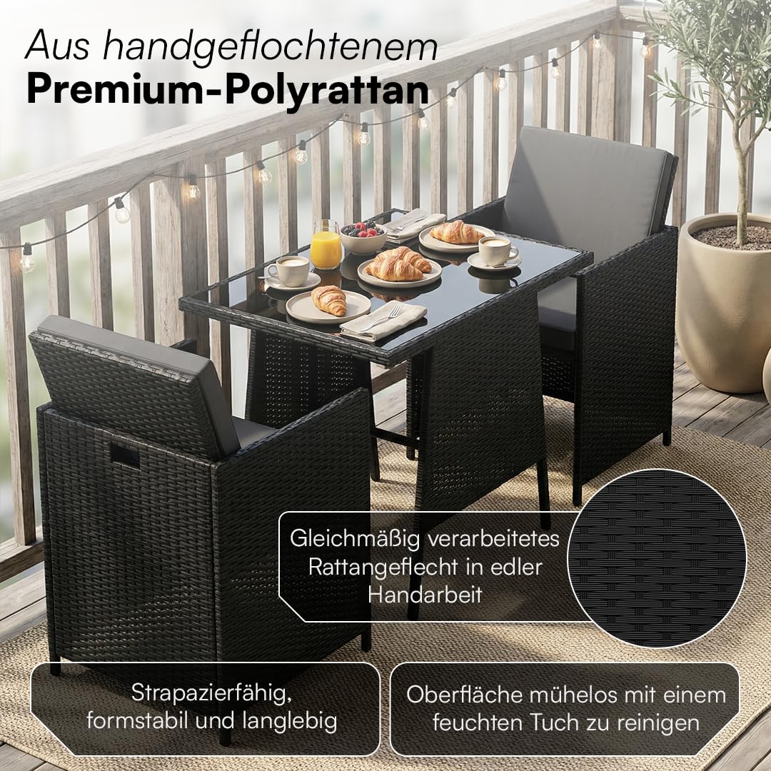 STEELSØN Xenara Essgruppe 3-teilig Schwarz/Anthrazit – Balkonmöbel Set platzsparend – Outdoor Rattan Sitzgruppe – klappbare Stühle mit Sitzkissen – Tisch mit Glasplatte – Gartengarnitur für 2 Personen