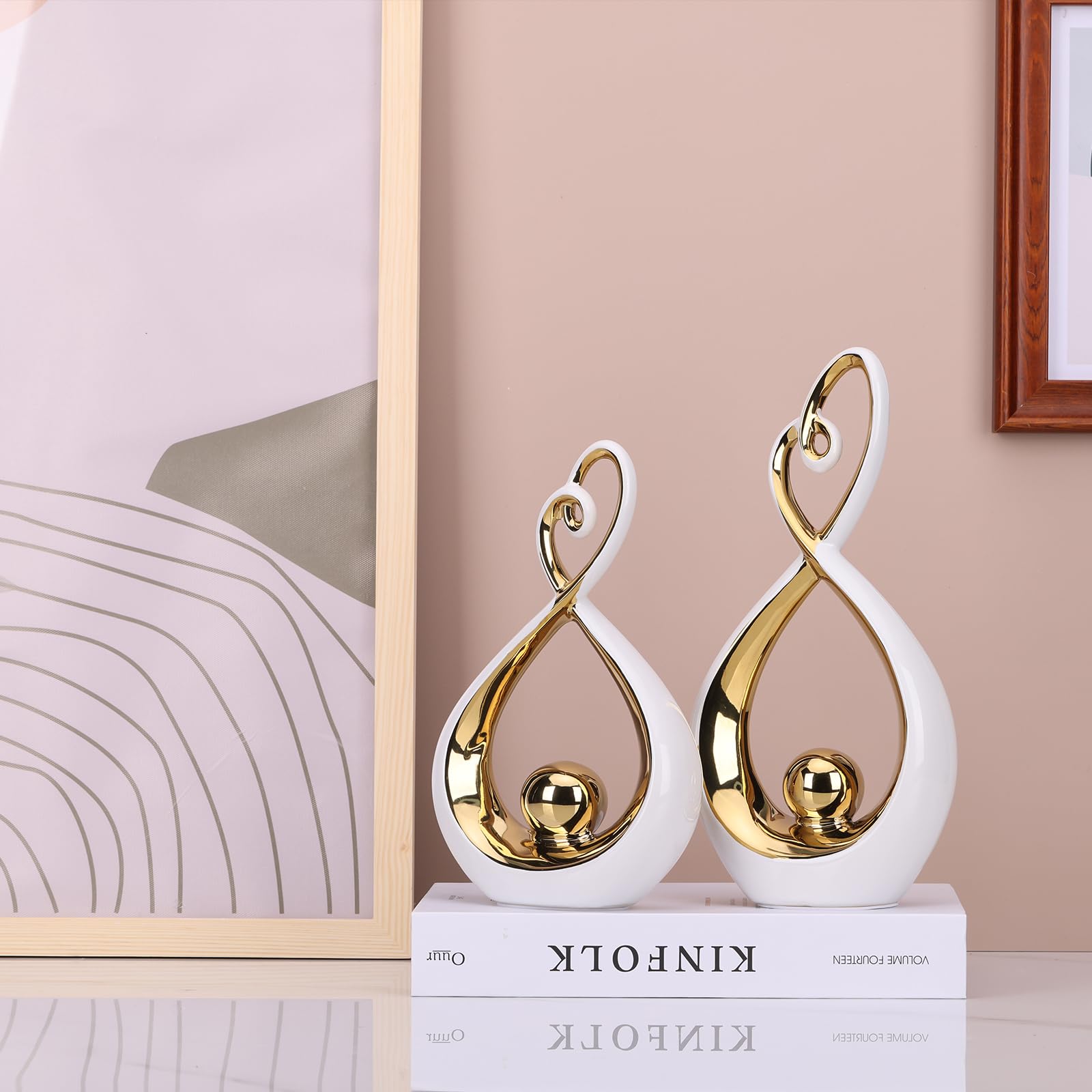 Accento decorativo bianco, arte in porcellana moderna di metà secolo bianca e dorata, oggetti per tavolo da pranzo, statua scultura astratta in ceramica - per libreria supporto TV centrotavola Centro