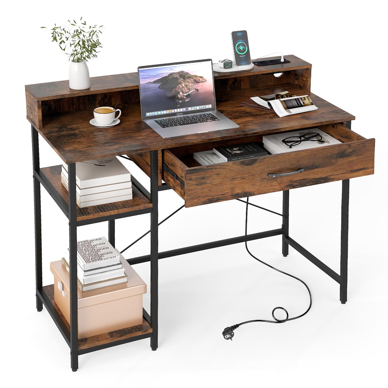 COSTWAY Scrivania Salvasapzio per Computer con Stazione di Ricarica 106 x 48 cm, Mensola sopra Tavolo, Cassetto e Libreria Laterale a 2 Ripiani, Tavolo Industriale per Ufficio e Casa (Marrone Rustico)