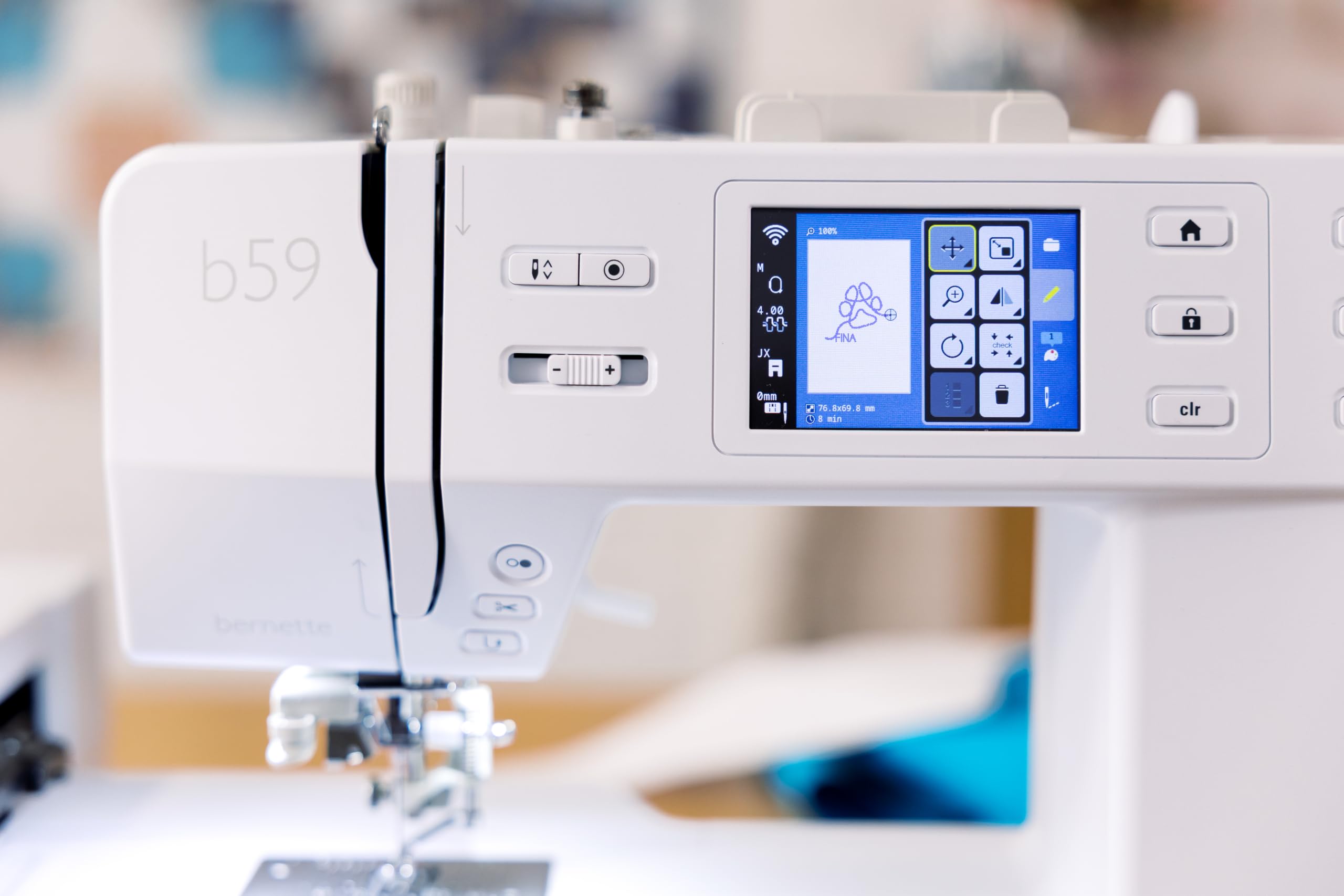 Bernette Machine à coudre et à broder informatisée B59 avec cerceau multi-positions, édition de broderie à l'écran et support pour smartphone