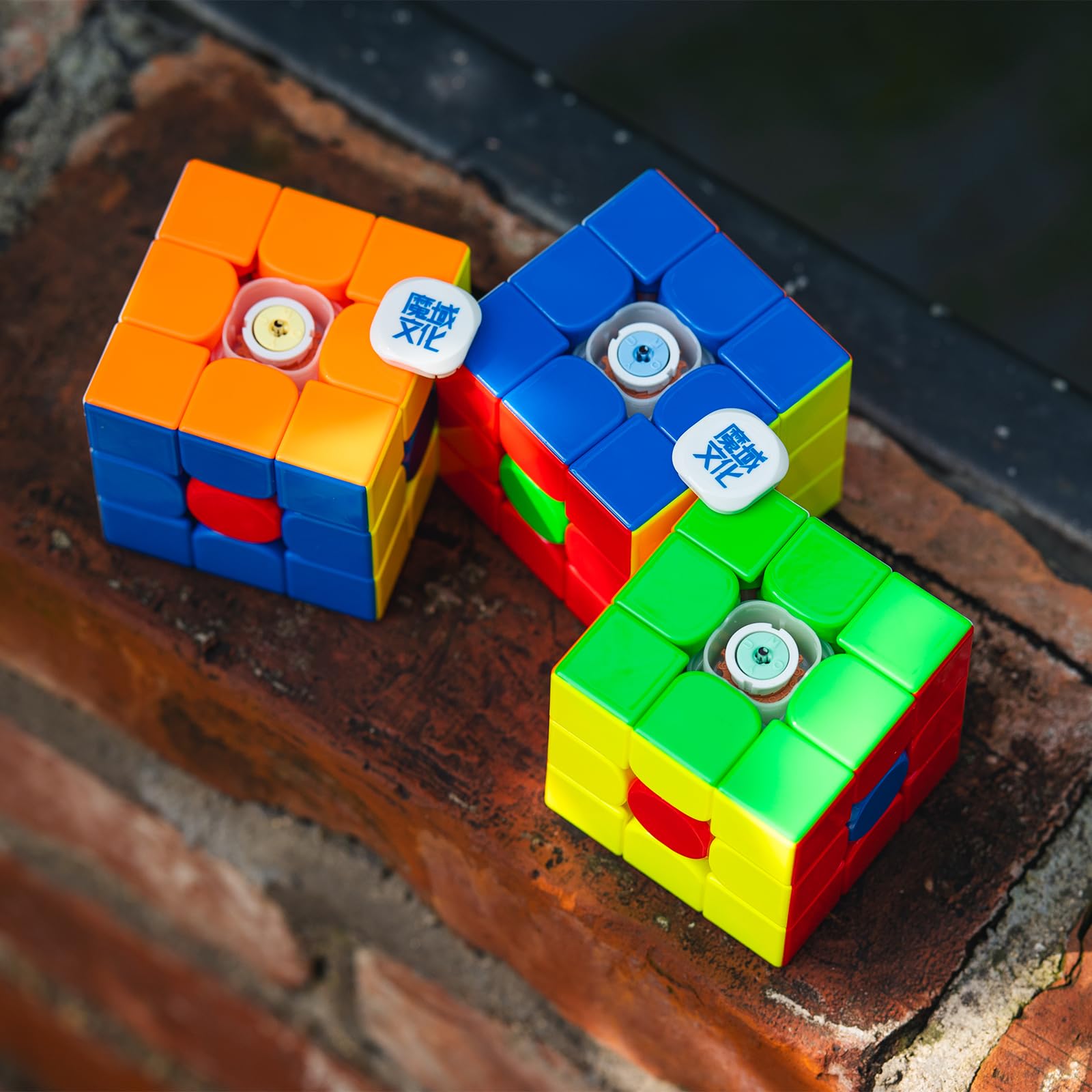 Moyu WRM V10 Maglev velocità cubo, 100 magneti magnetico cubo magico 3x3, moyu v10 Puzzle Cube adatto per la formazione di concorrenza e regali di compleanno (palla - nucleo Maglev versione UV)