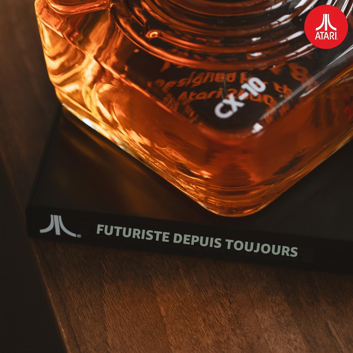 Ensemble de carafes officielles Atari Joystick avec 2 verres à whisky à bouton d'action Atari et plateau CX78+ pour whisky, scotch et gin, carafe de 750 ml, verres de 300 ml, cadeau d'anniversaire