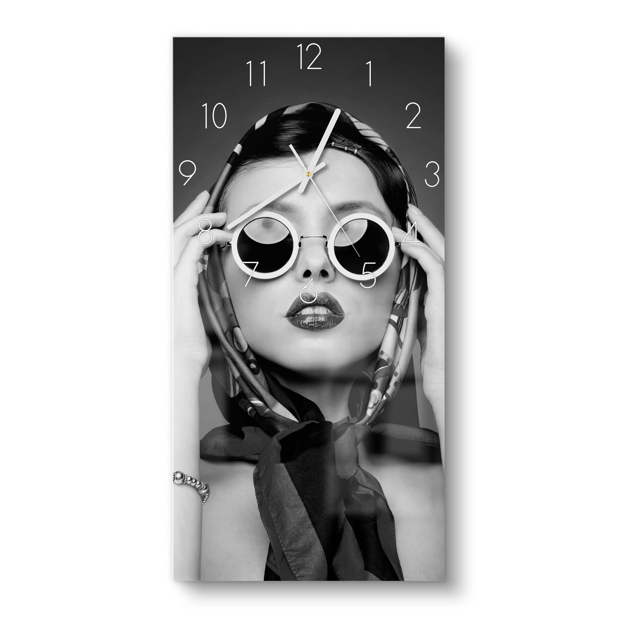 DEQORI Szklany zegar | poziomy 30 x 60 cm | motyw młodych kobiet w stylu retro | duży zegar ze szkła | cichy zegar ścienny do salonu i kuchni | nowoczesny zegar przyciągający wzrok na ścianę