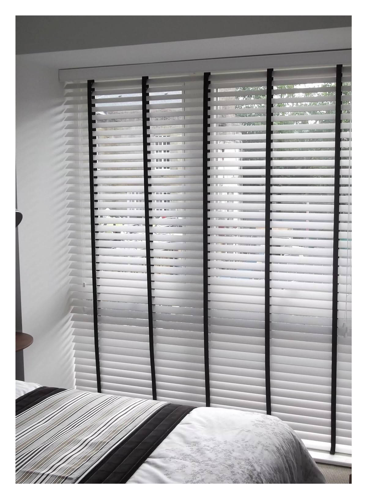 Ultra szerokie drewniane żaluzje weneckie 50 mm do drzwi wewnętrznych/przesuwnych/francuskich/patio - zaciemniające żaluzje poziome z taśmami do domu, kuchni, sypialni, biura (rozmiar: 100 x 140 cm)