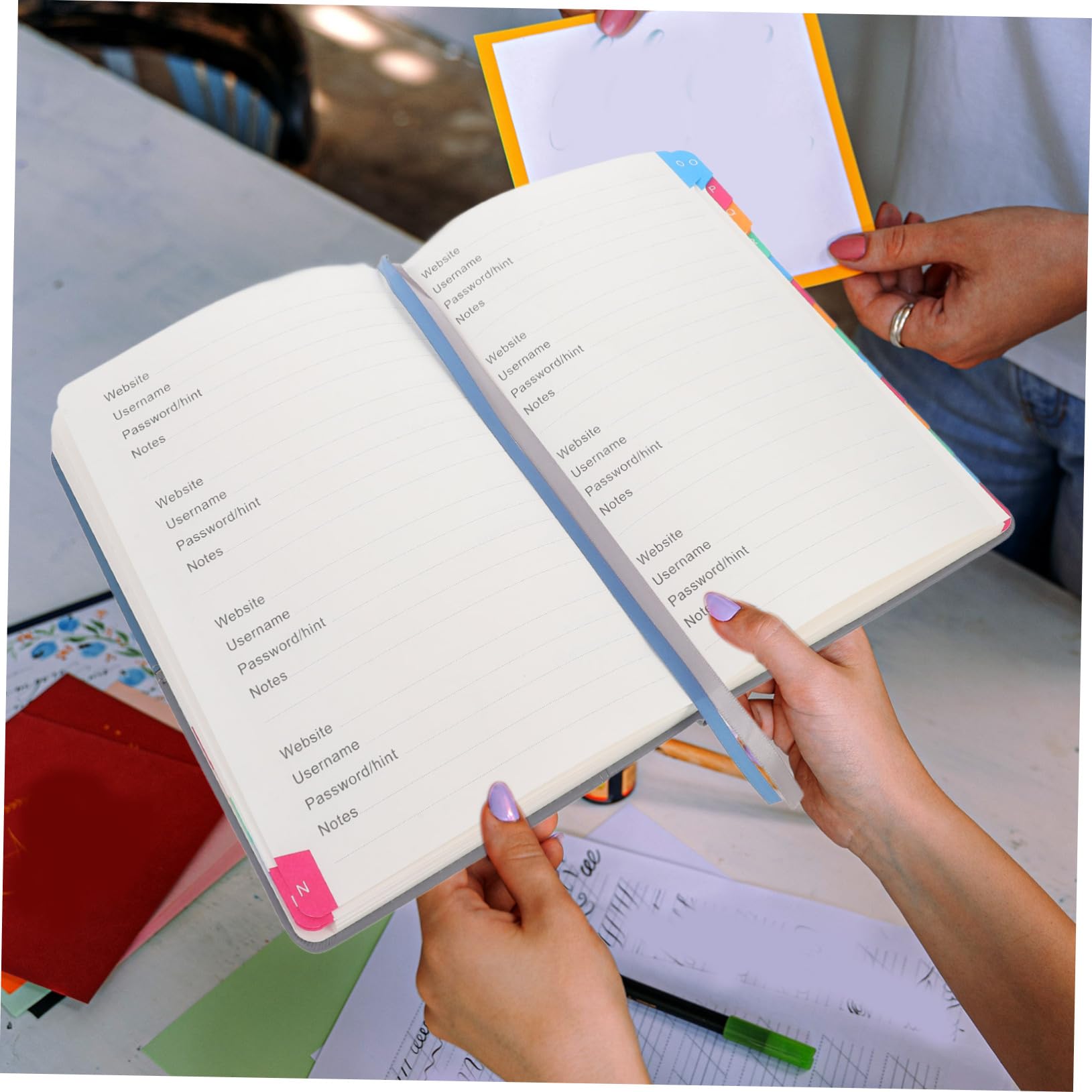 Carnet de Mots de Passe en Pu et Papier avec Onglets Alphabétiques Design Simple et Pratique Bloc-notes Multifonction pour Enregistrer Mot de Passe Format A5