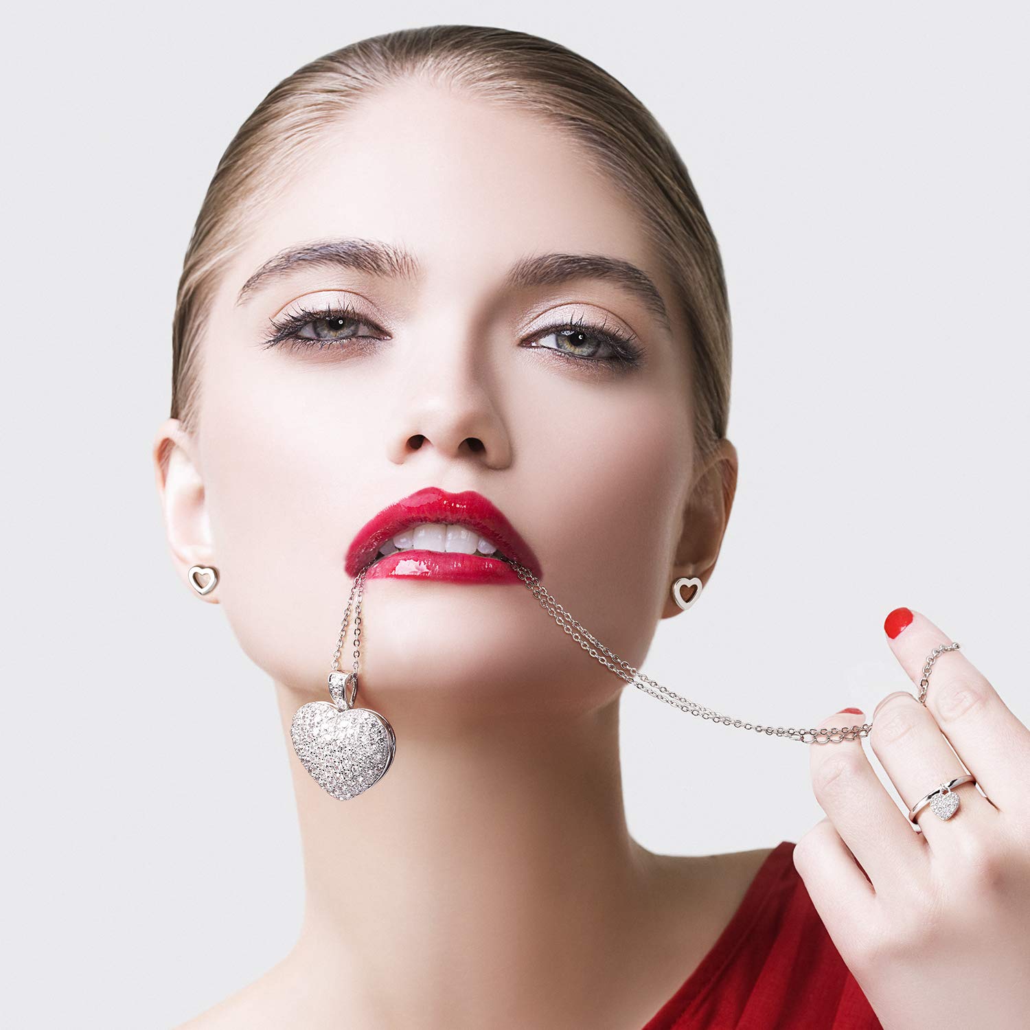 Bling Jewelry Grande ciondolo a forma di cuore con pavé di zirconi cubici, diffusore di profumo per aromaterapia, collana per donne e adolescenti.