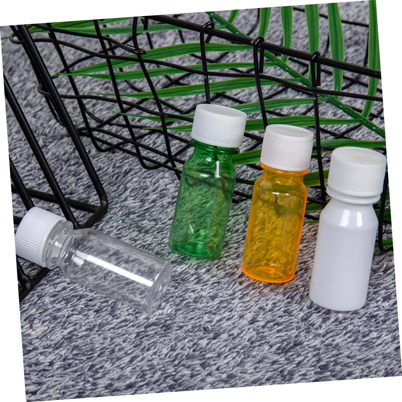 CIYODO 30pcs 20ml Bottles Mini Bottles Lids Pet Sample Sealing for Liquid Storage Random Color