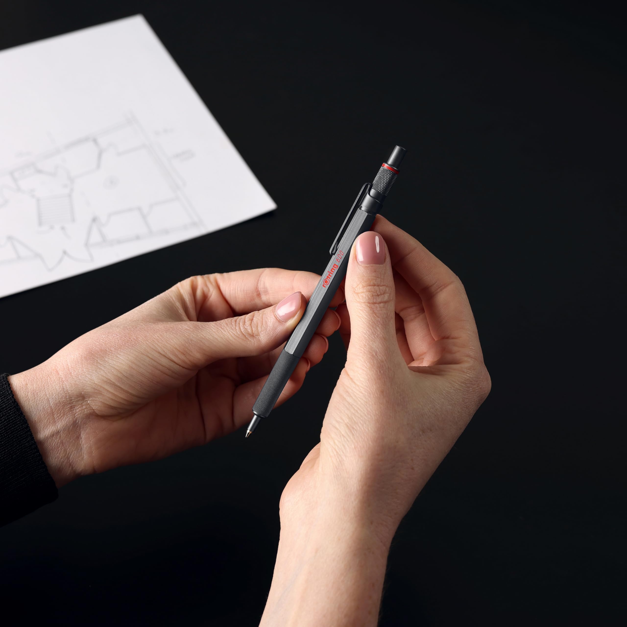rOtring Bolígrafo 600 y estuche de terciopelo, punta media, tinta negra, bolígrafo de cuerpo totalmente metálico, piedra oscura, agarre estriado antideslizante y barril hexagonal, recargable, juego