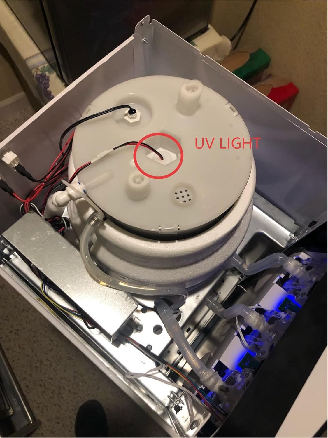 Removable drip tray of the SOOPYK water cooler dispenser, designed for easy cleaning.