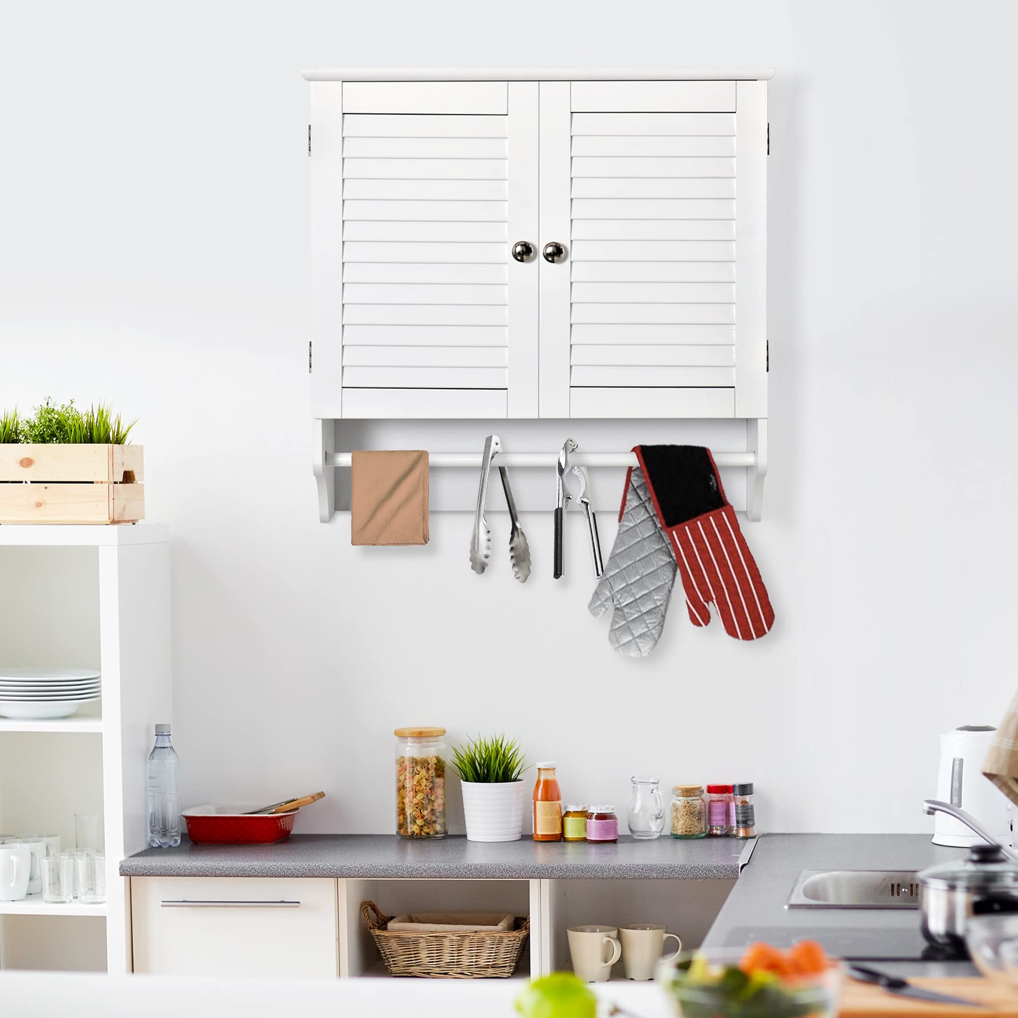 kleankin Armario Baño de Pared 2 Puertas de Persiana 60x23x60 cm Blanco | Estante Interior, Barra de Toallero, Mueble Auxiliar Suspendido, Moderno, Multiusos para Cocina