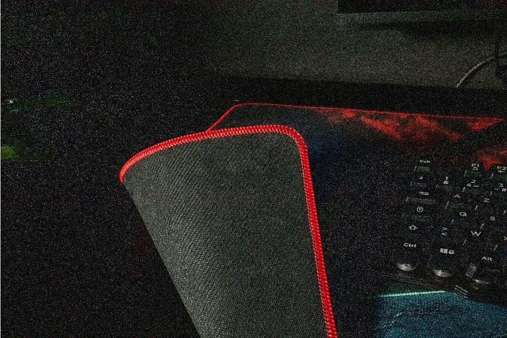 Konix Stranger Things XXL Gaming-Mauspad 90 x 46 cm - rutschfeste Mikrofaser-Oberfläche - Gummi - Mental Geißler-Motiv