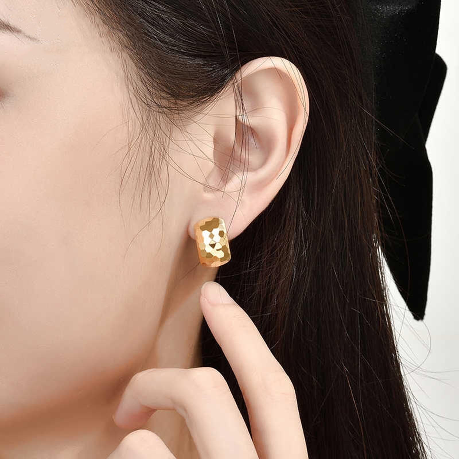 Pendientes de aro dorados pequeños de oro amarillo con patrón de panal, aretes amarillos para mujer
