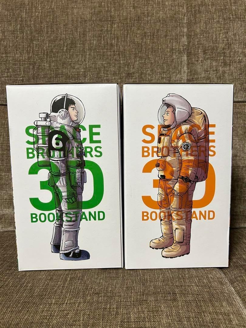 宇宙兄弟　ムッタとヒビト　月面3D ブックスタンド　クーポン　レア 宇宙兄弟 ムッタとヒビト 月面3D ブックスタンド クーポン レア - メルカリ