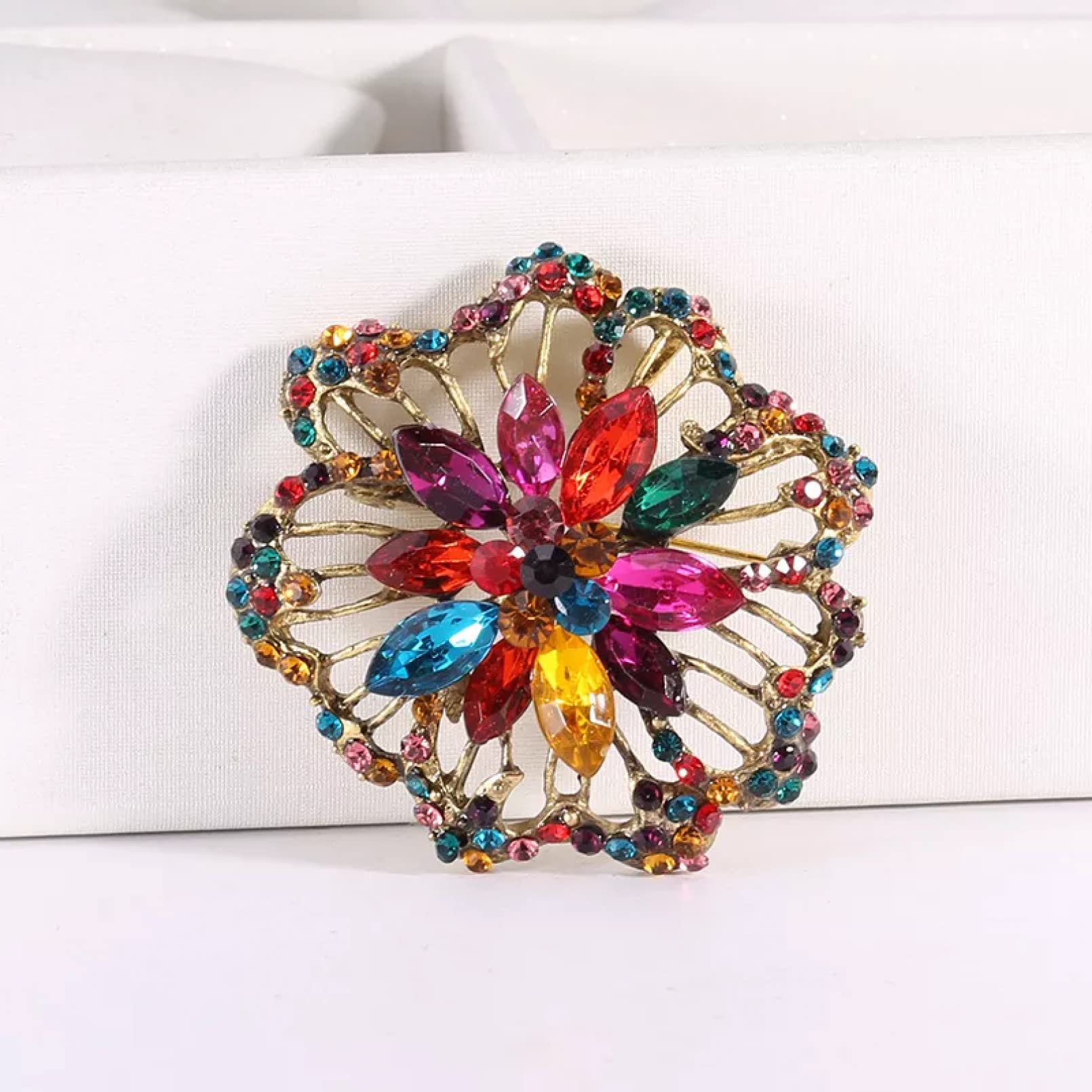 BAJIE-Brosche Kreative Hohle Strass-Blumen-Brosche Temperament-Mantel-Brosche-Zubehör