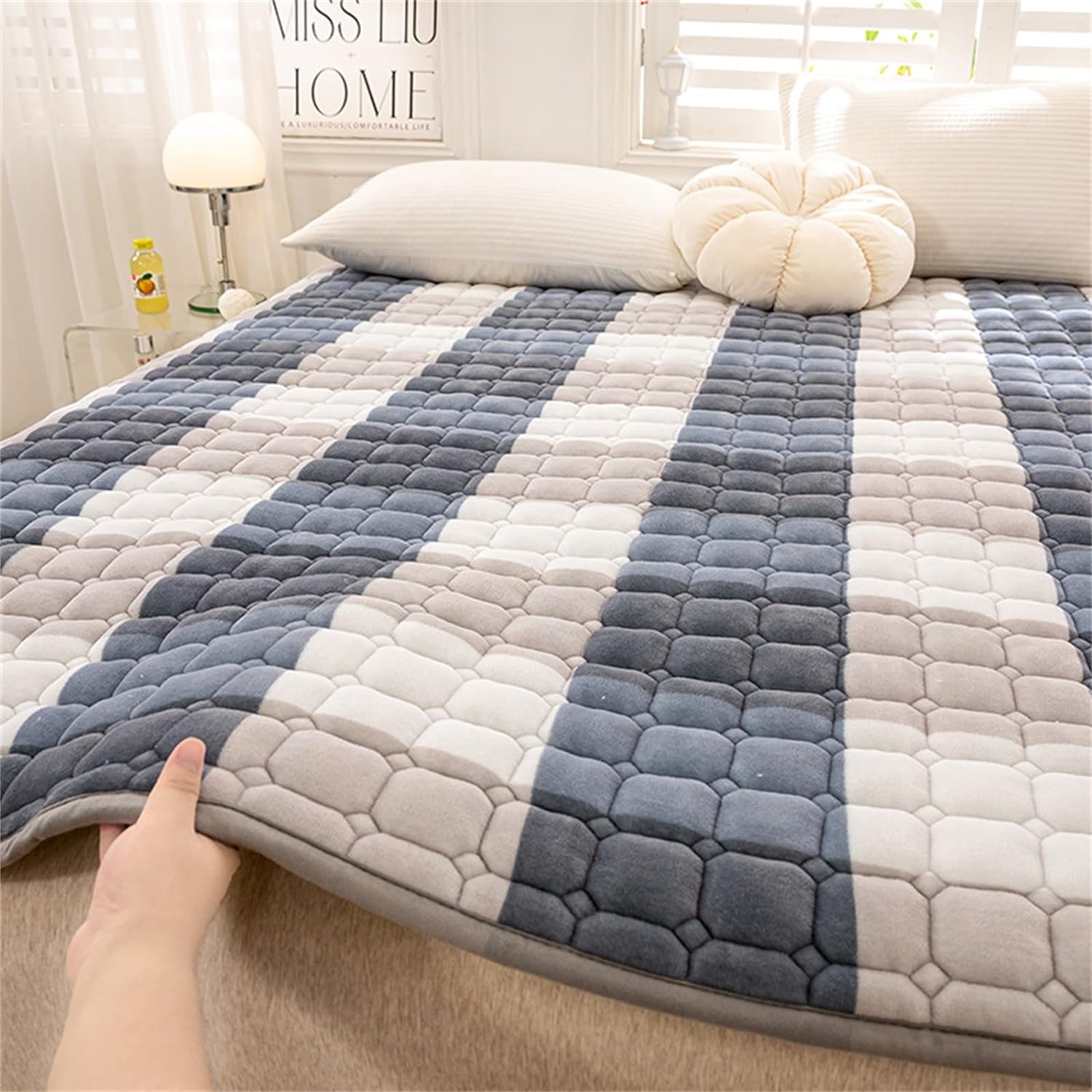 ZLZNX Japanese Folding Mattress Double Futon Floor Mat Soft Tatami Sleeping Pad Camping Non-Slip And Breathable for Home Dormitory,1,180X200cm