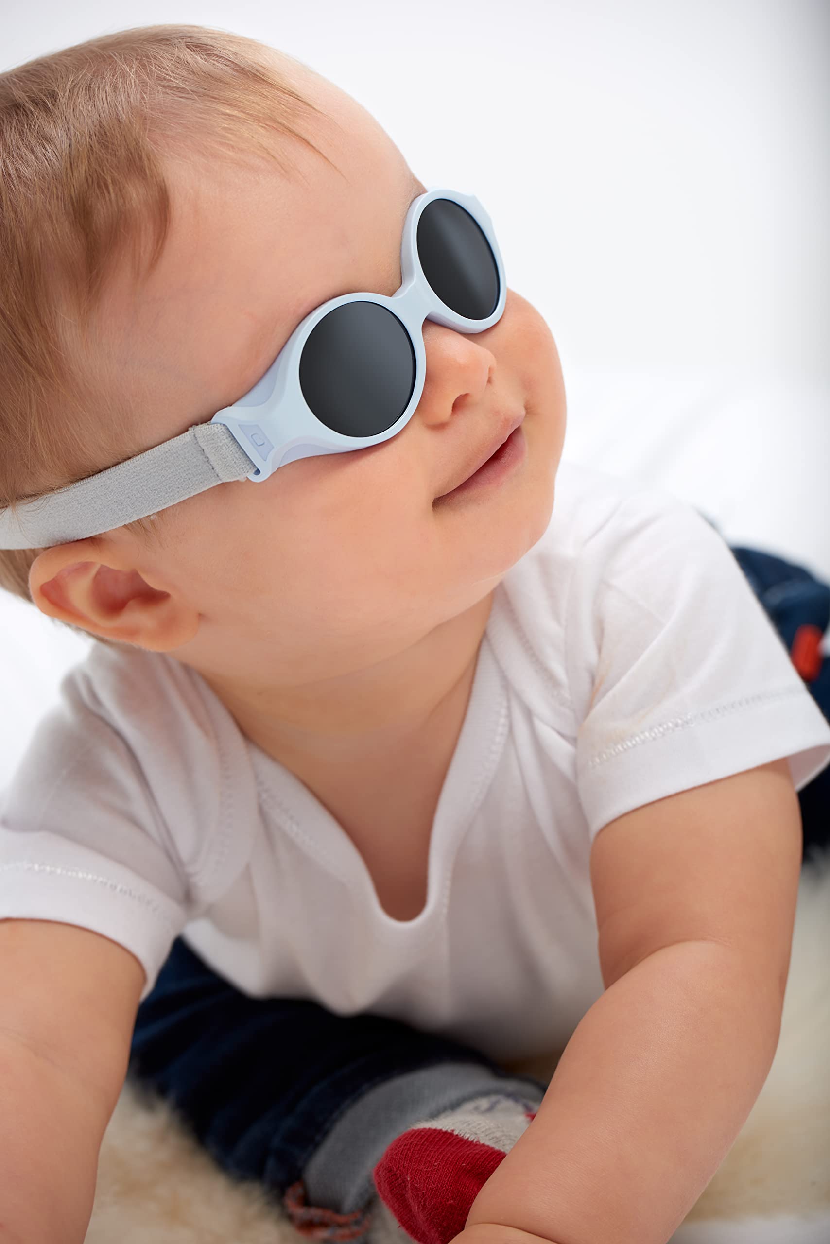 BÉABA, Okulary przeciwsłoneczne dla niemowląt 0-9 miesięcy, 100% ochrona UV - CAT 4, ochrona boczna, optymalny komfort, regulowana elastyczna opaska, perłowy niebieski